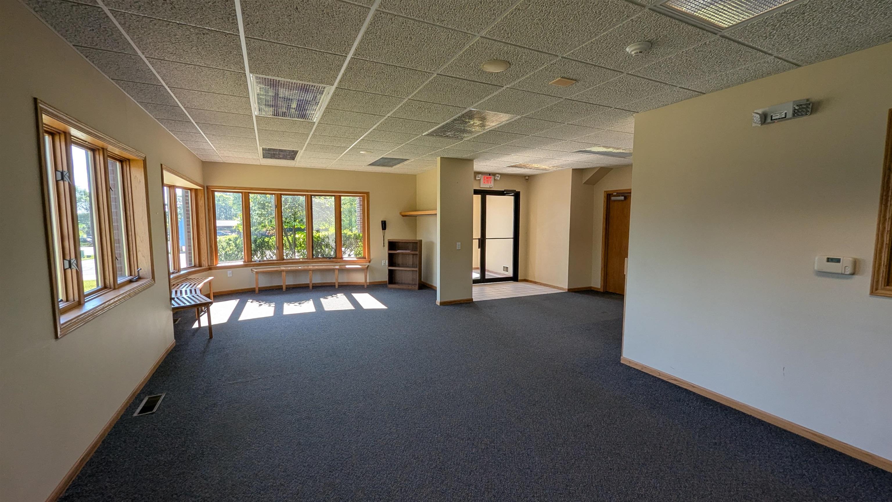 5015 N Royal Drive Property Photo 6