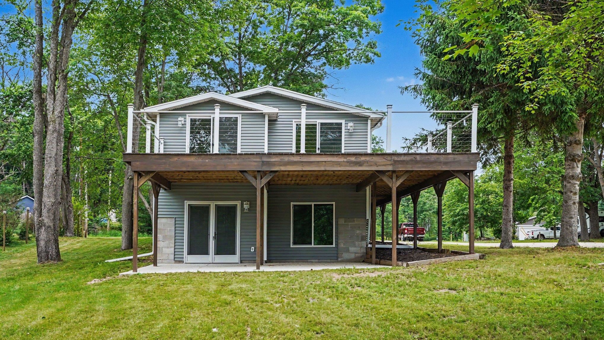 6820 W Shore Drive Property Photo 1