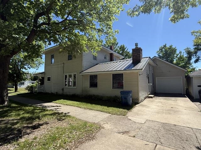 319 E Nelson Street Property Photo 2