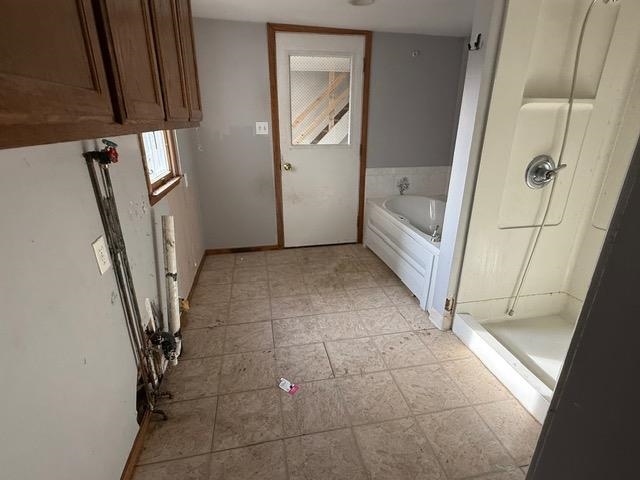 319 E Nelson Street Property Photo 13