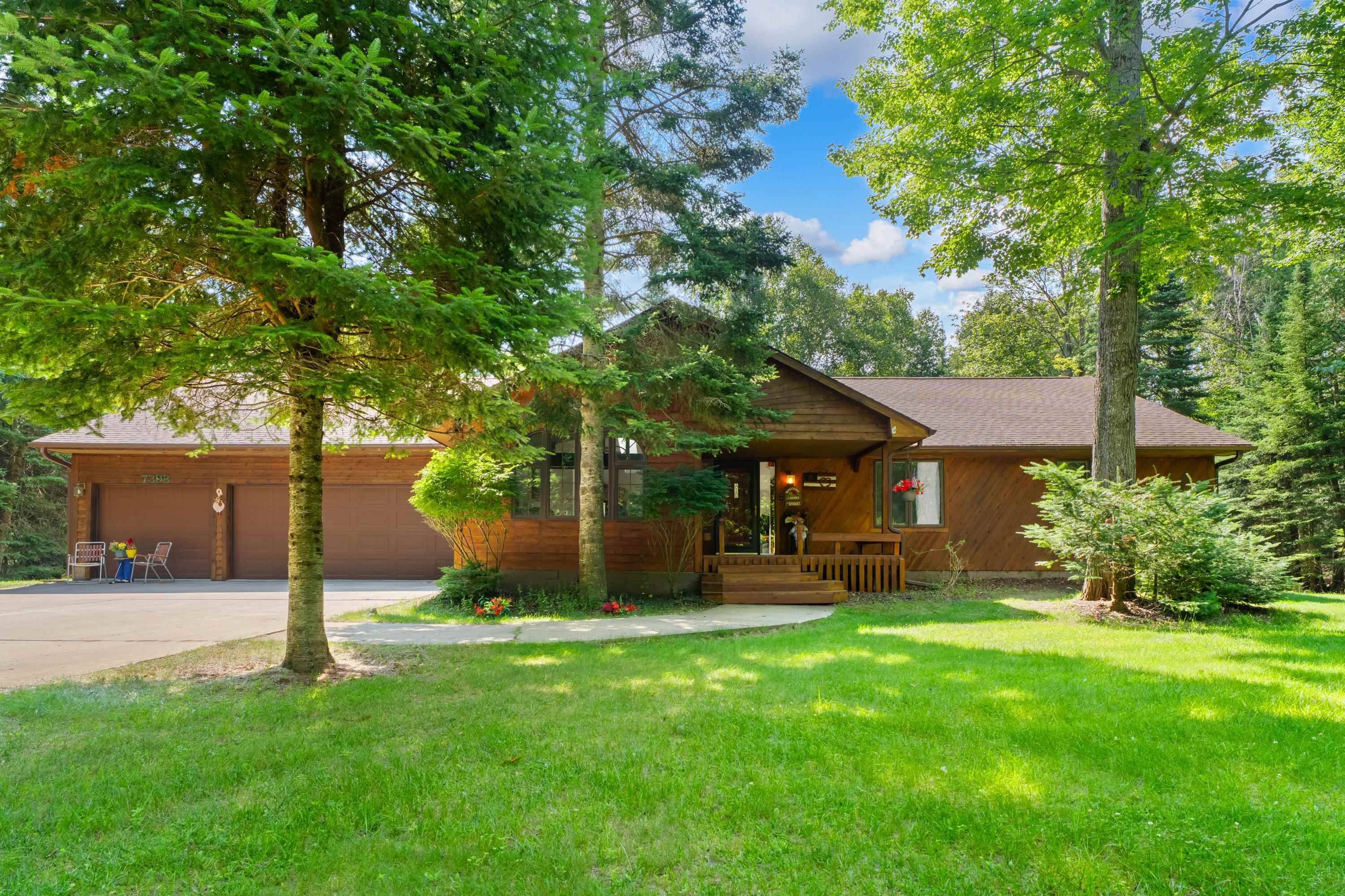 7398 Huntington Drive Property Photo 1