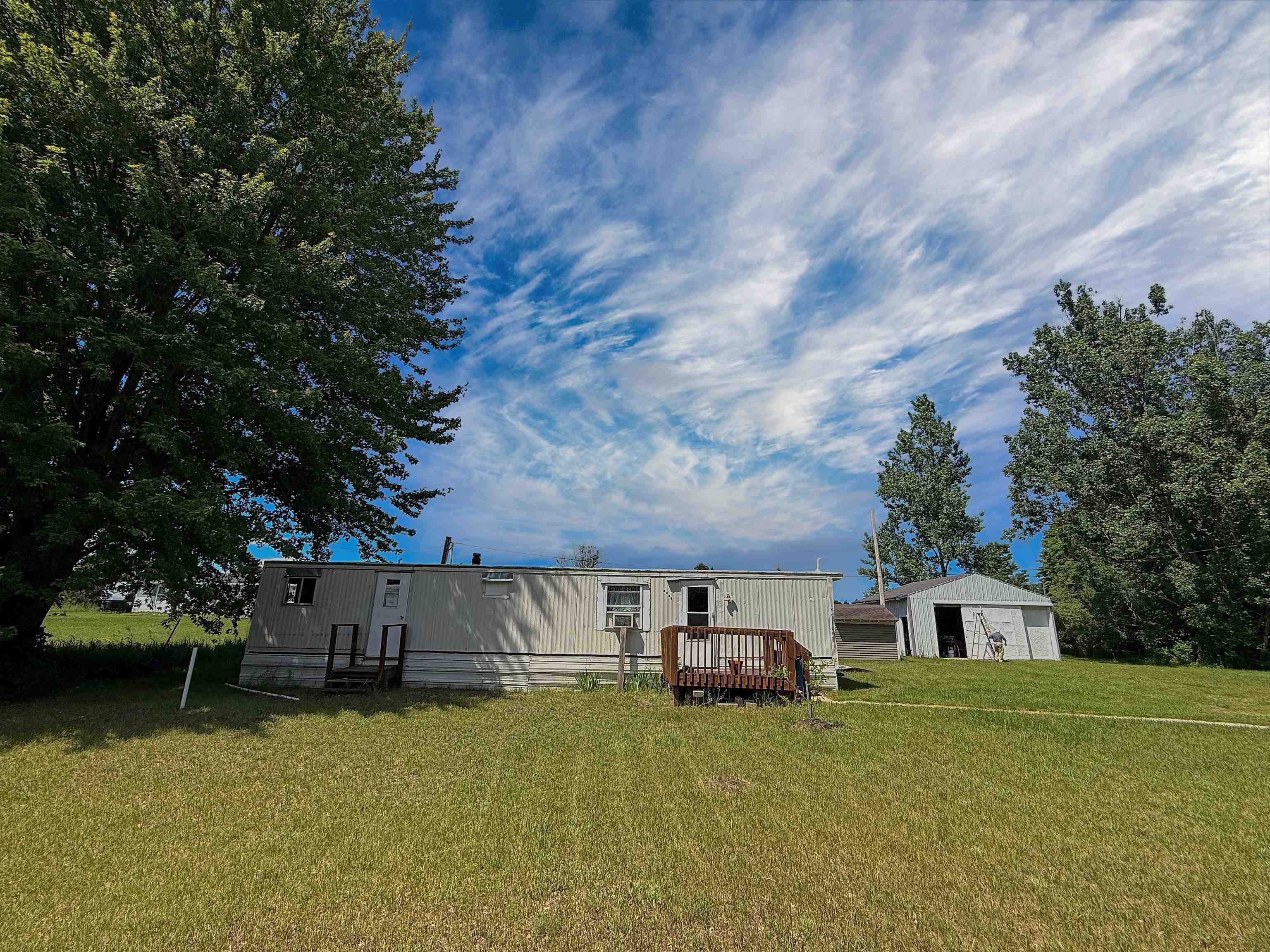 1395 E Duck Lake Road Property Photo 1