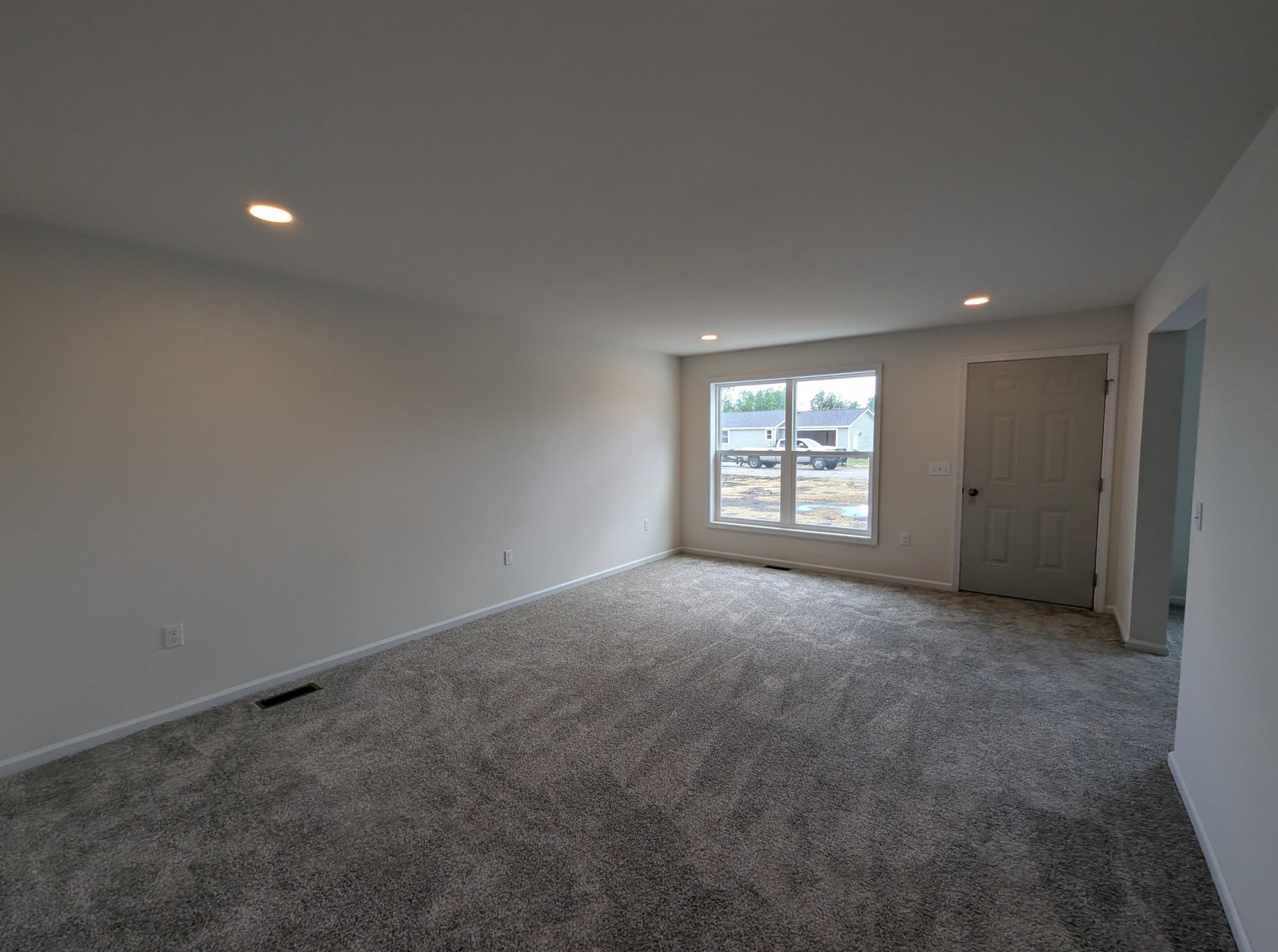 268 Stern Drive Property Photo 5