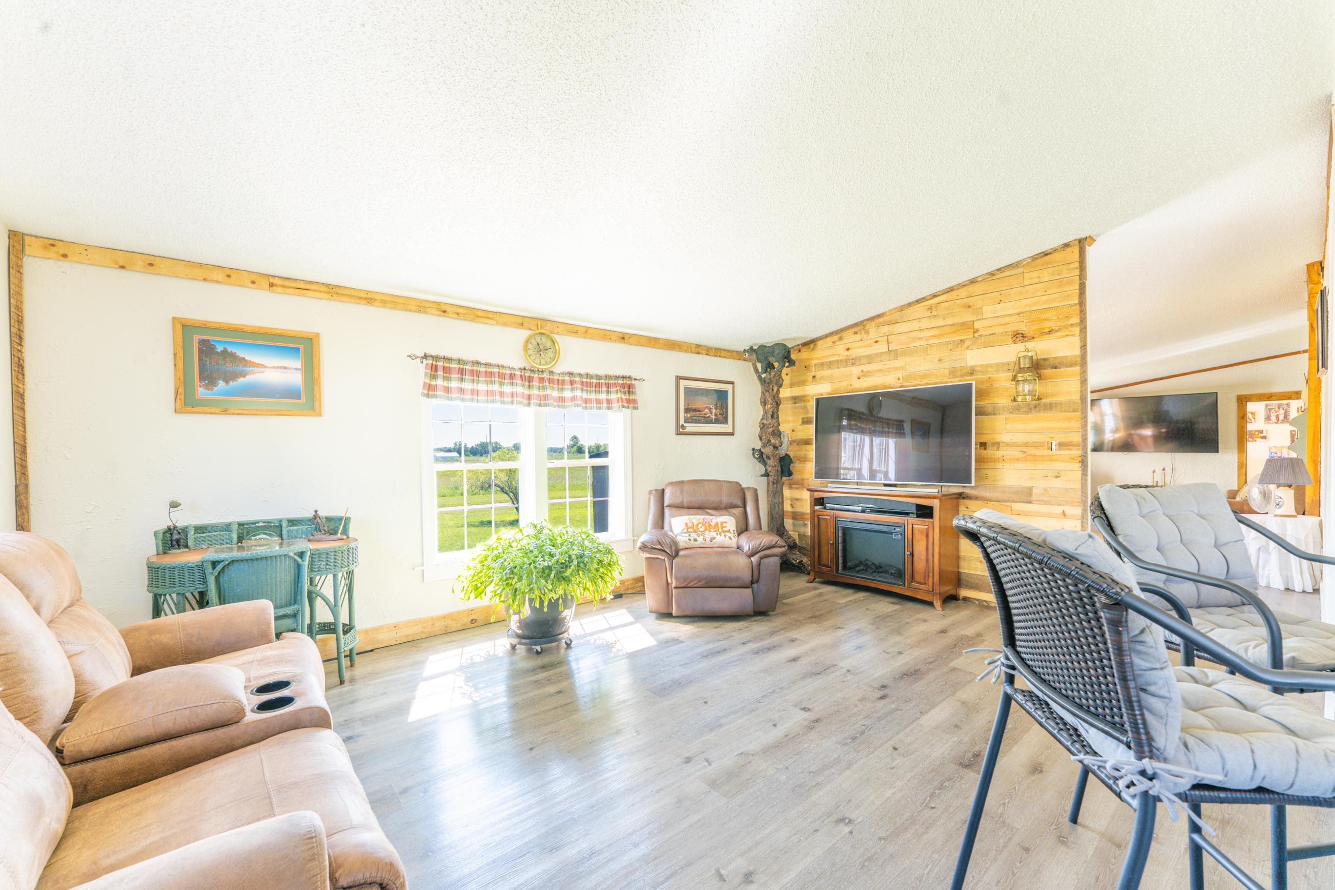 4433 Hamlin Road Property Photo 1