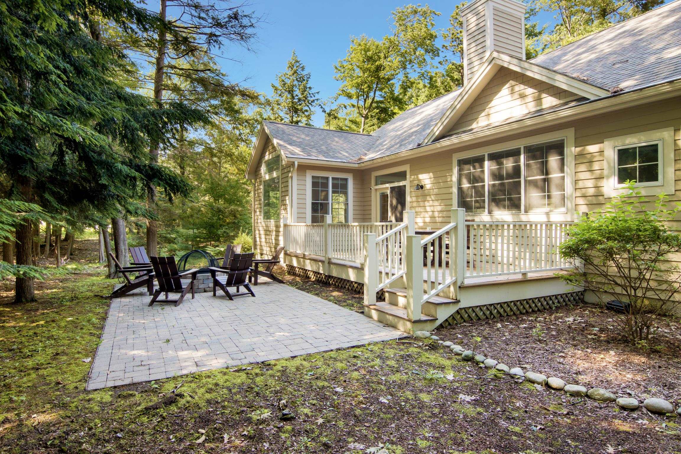 6 Twisted Oak Property Photo 1