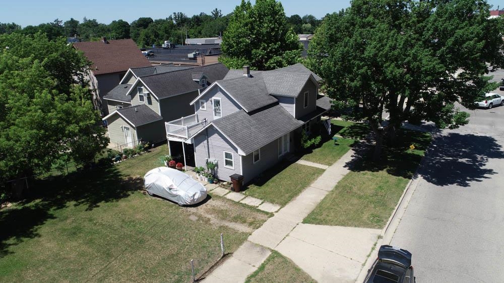 122 E River Street Property Photo 1
