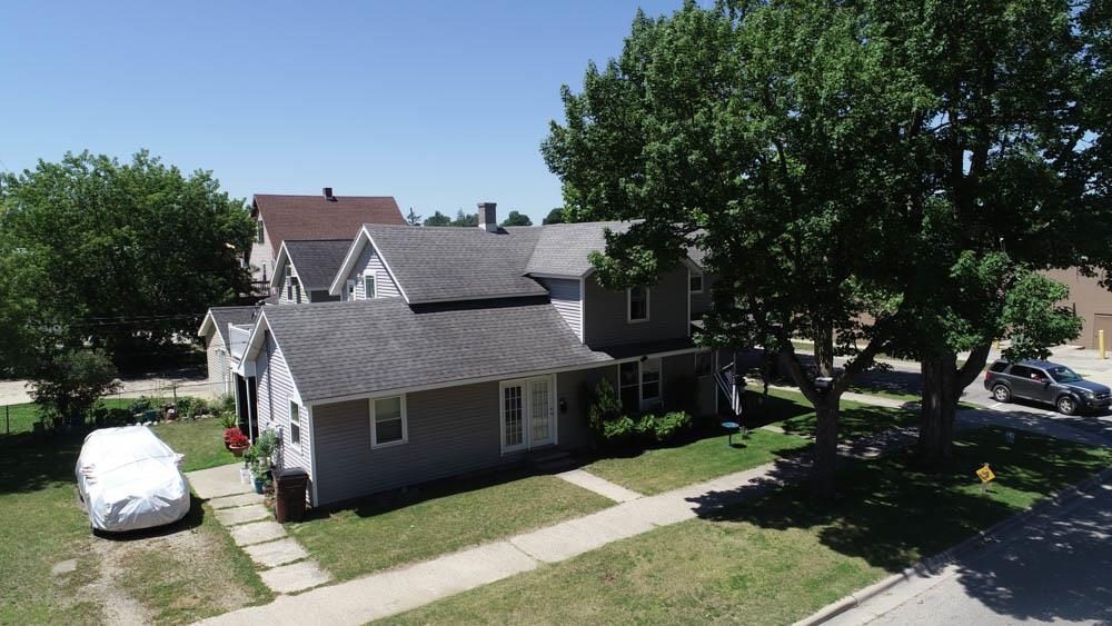 122 E River Street Property Photo 2