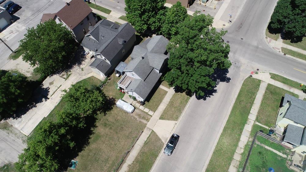 122 E River Street Property Photo 4