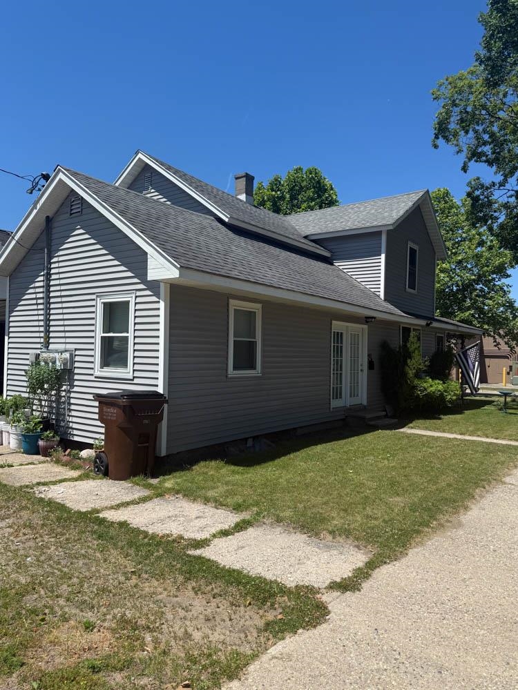 122 E River Street Property Photo 7