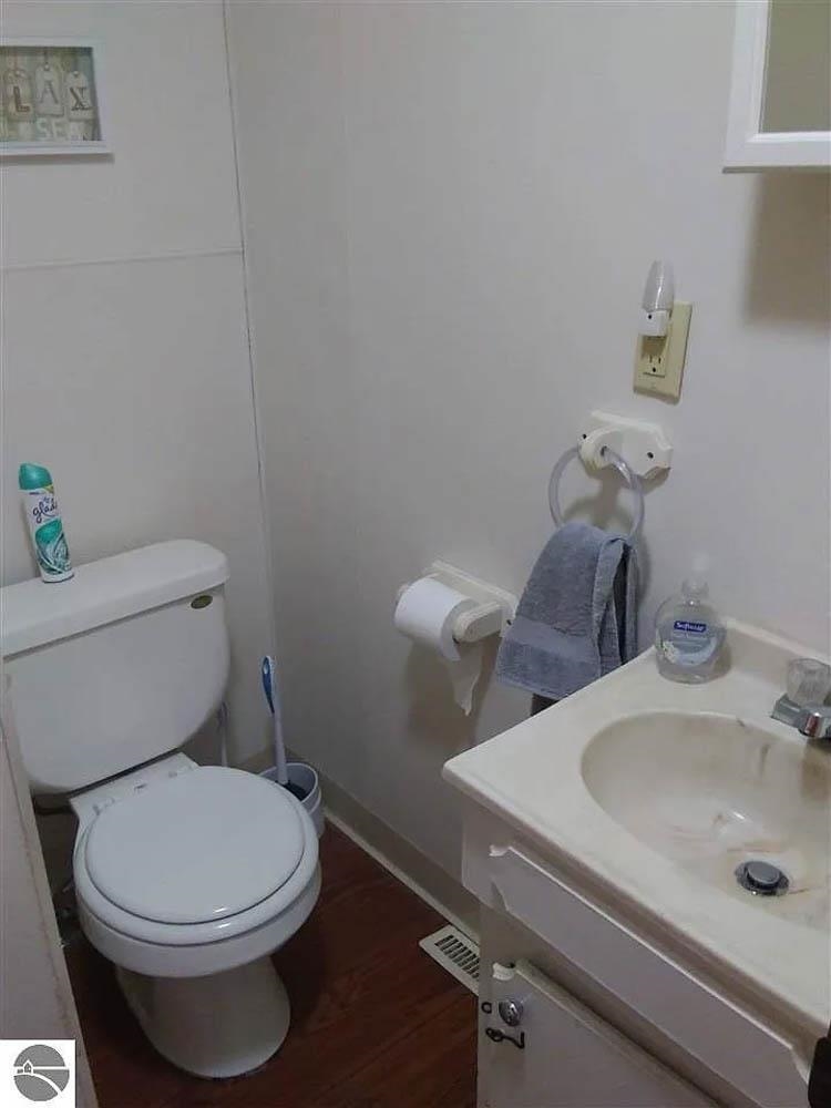 122 E River Street Property Photo 15