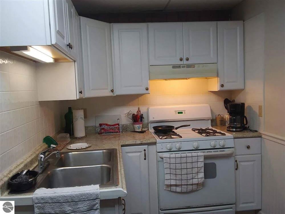 122 E River Street Property Photo 16