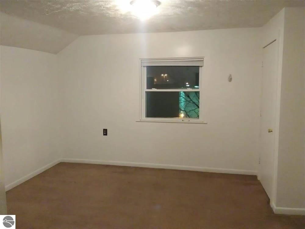 122 E River Street Property Photo 17