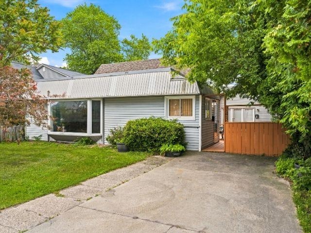 143 S Benzie Boulevard Property Photo 3