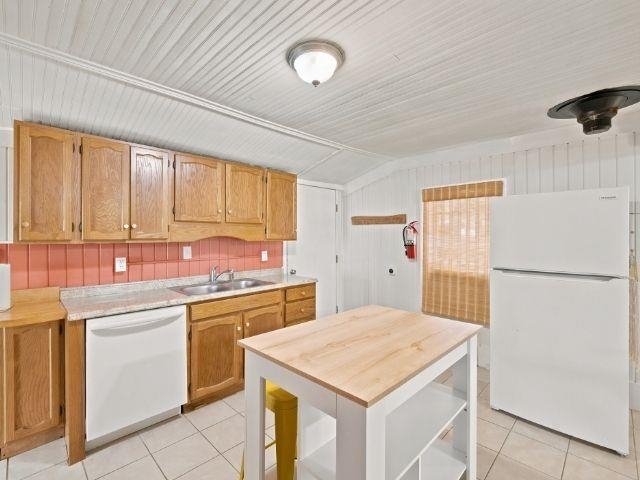 143 S Benzie Boulevard Property Photo 22