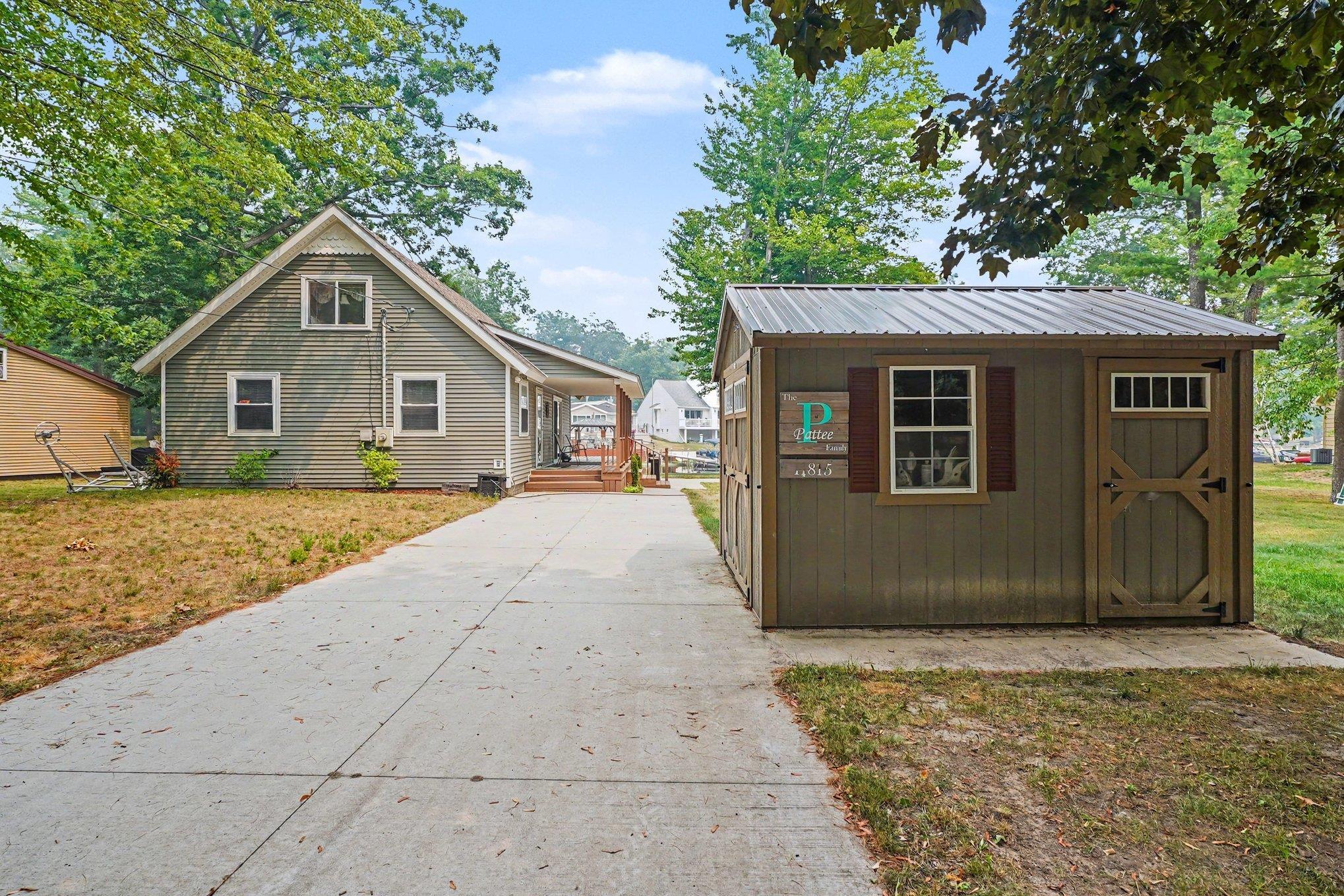 11815 N Shore Drive Property Photo 1