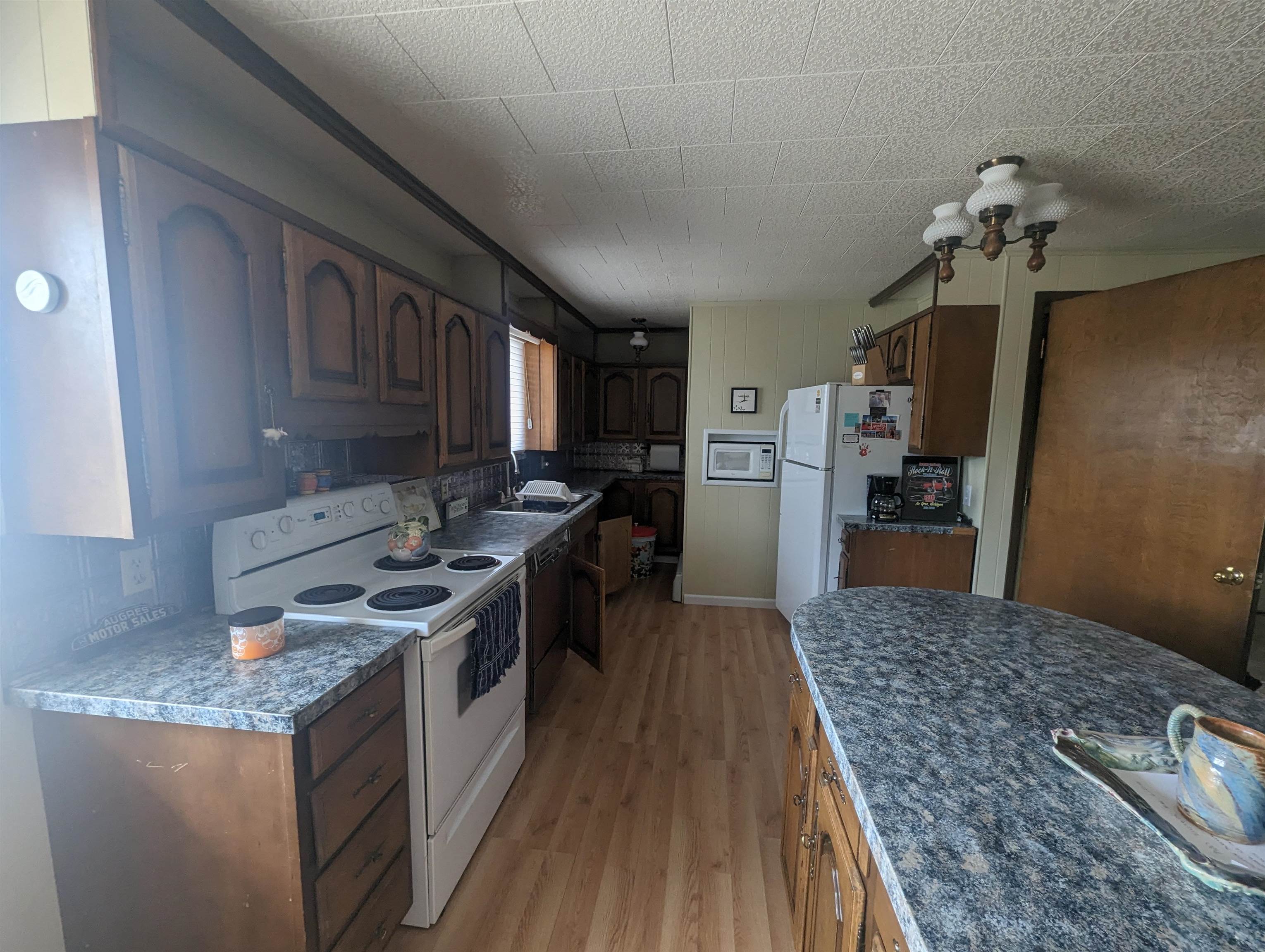 211 E Huron Road Property Photo 32
