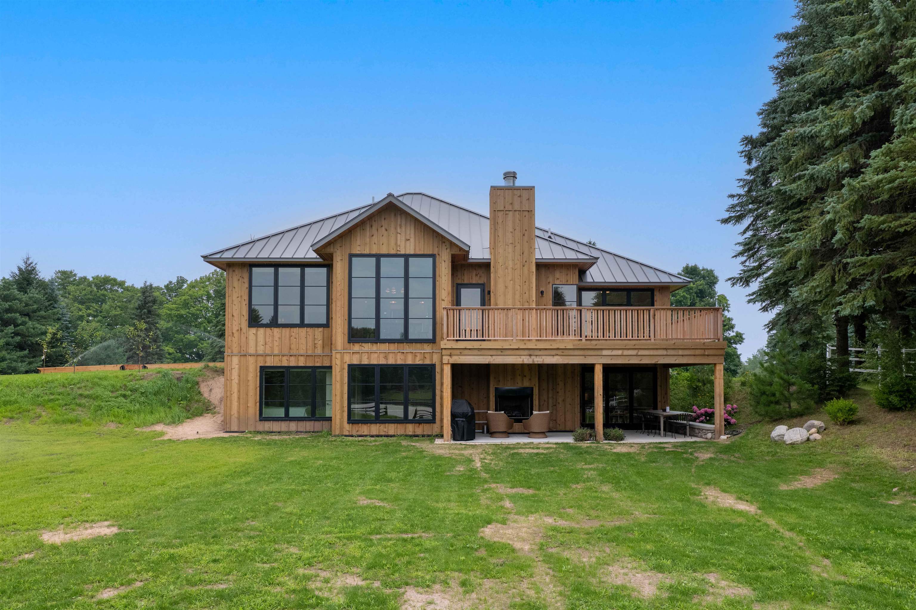 7692 Crisp Road Property Photo 1