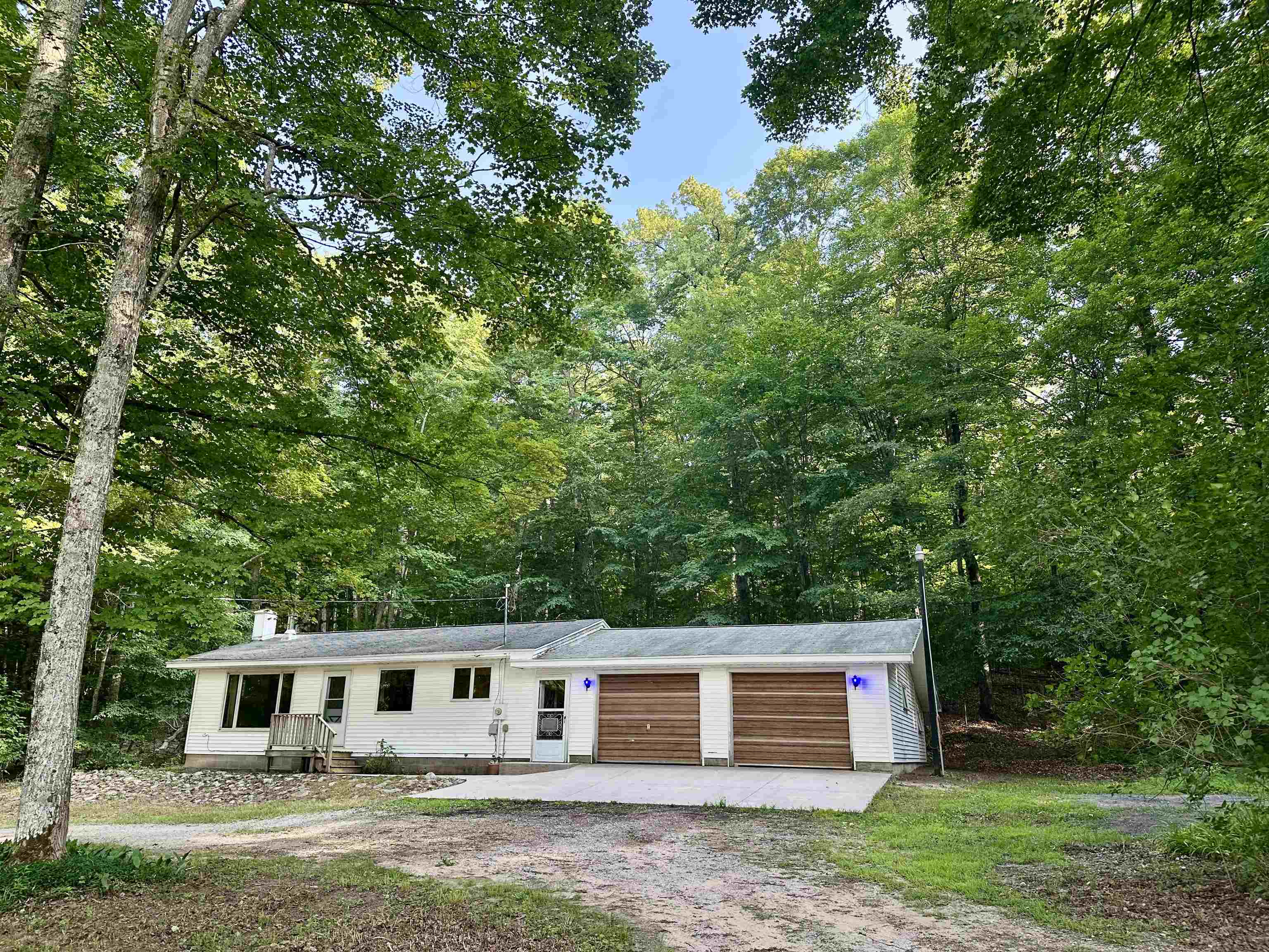 950 E Sullivan Woods Property Photo 1