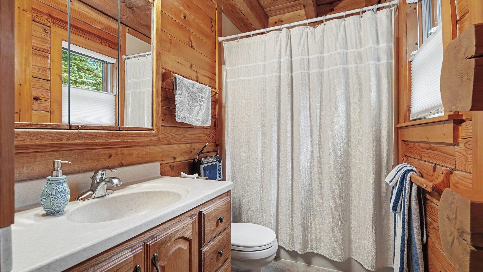 5280 S East County Line Road Property Photo 12