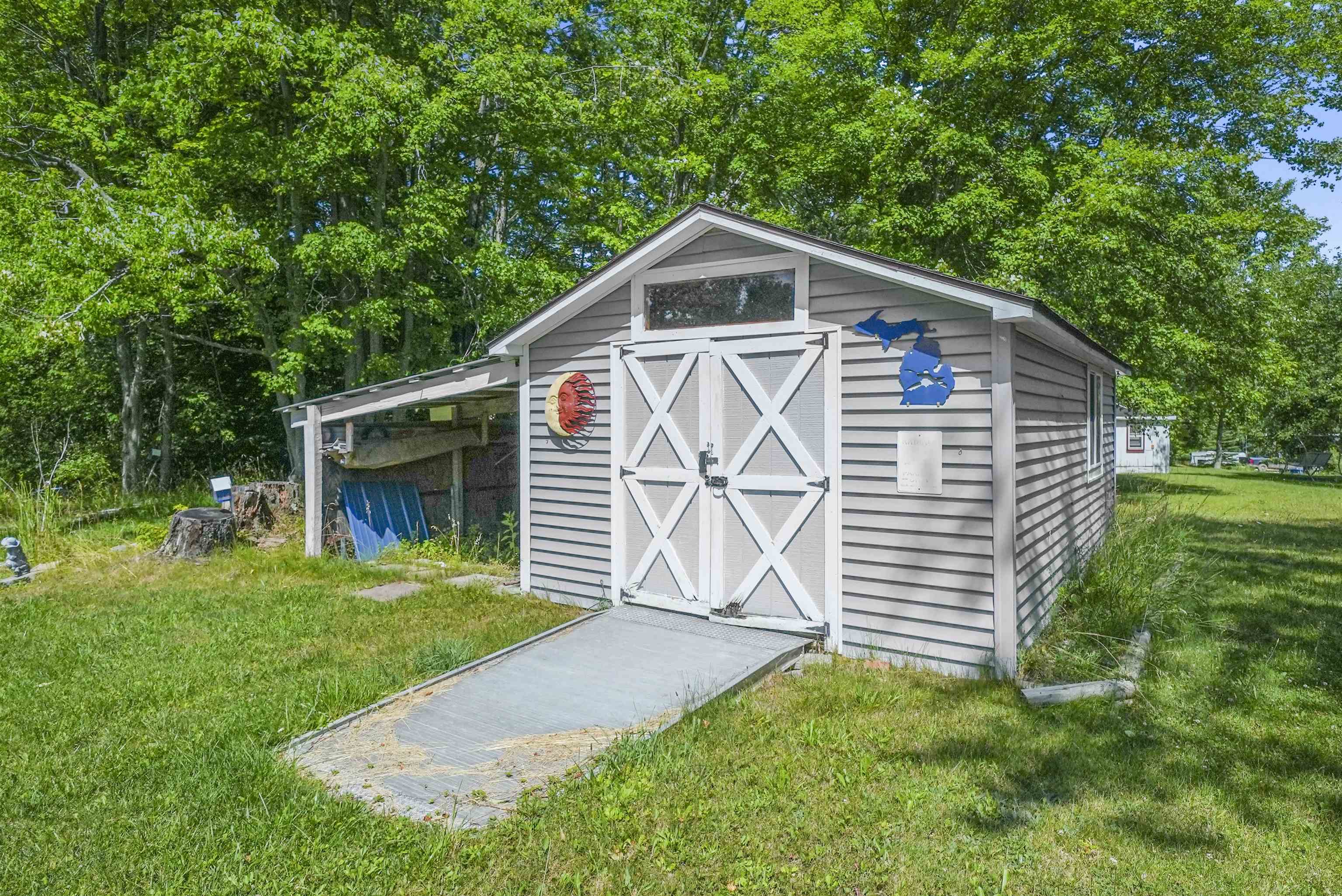 6145 Parker Drive Property Photo 4