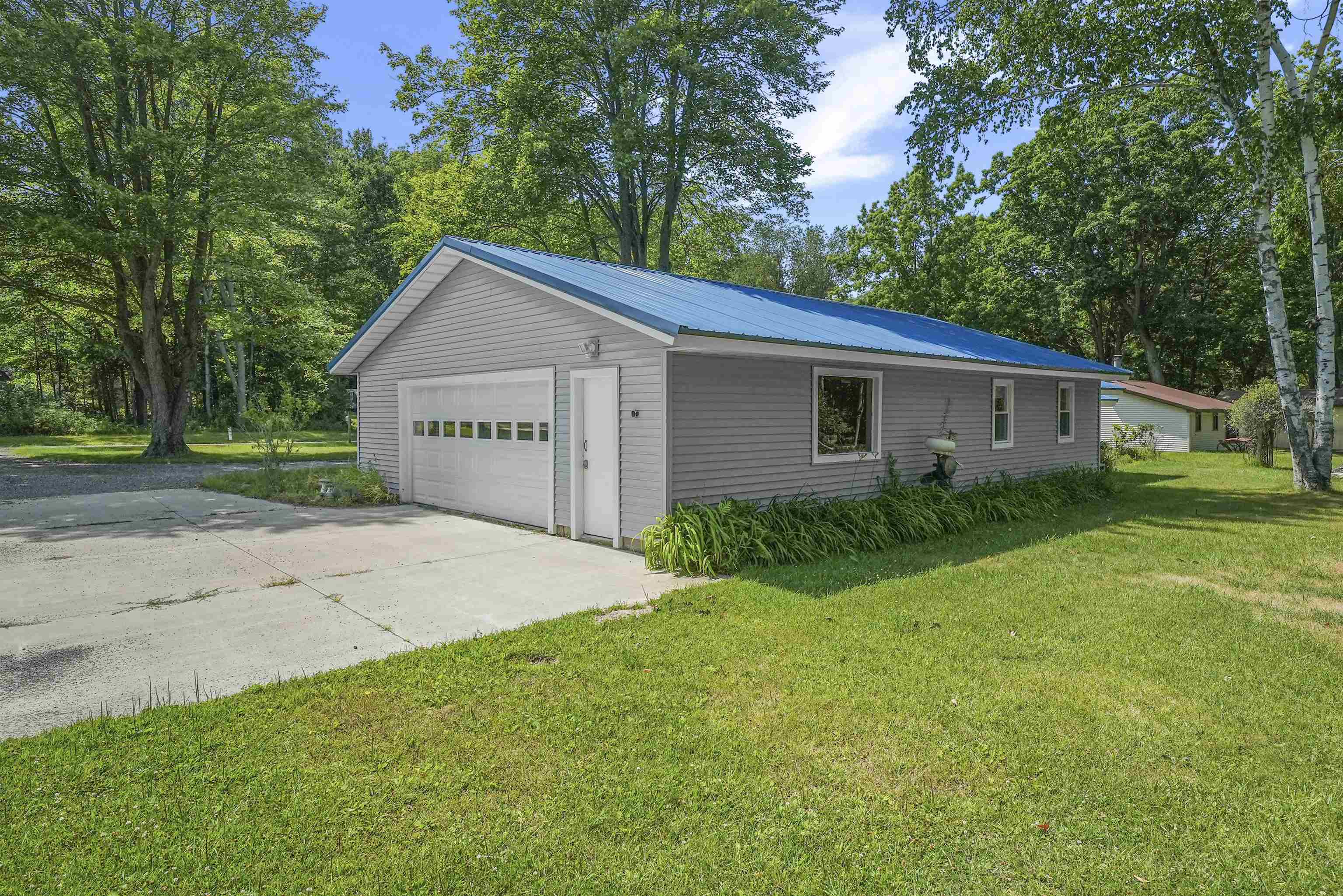 6145 Parker Drive Property Photo 5