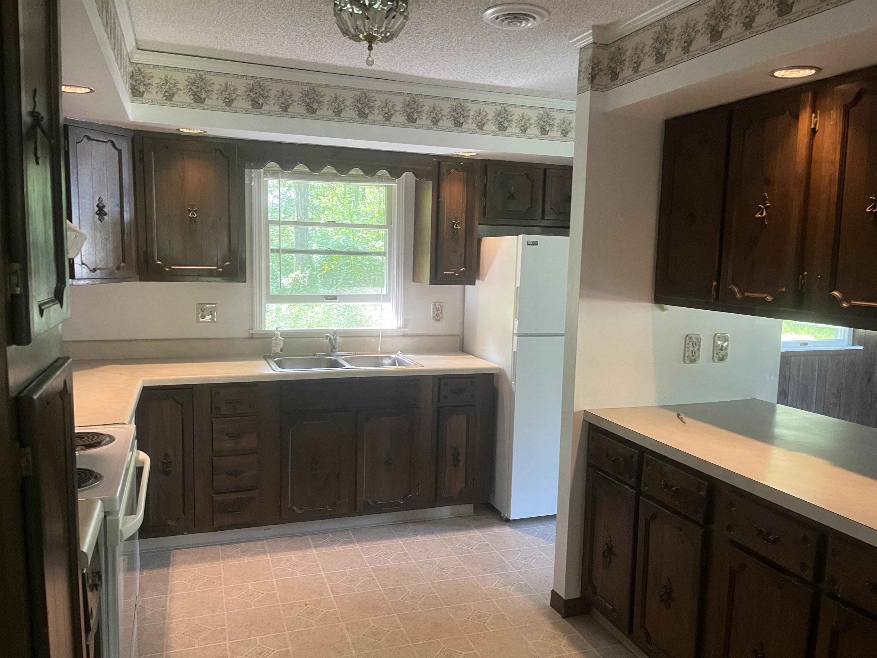 2354 E Huron Property Photo 5