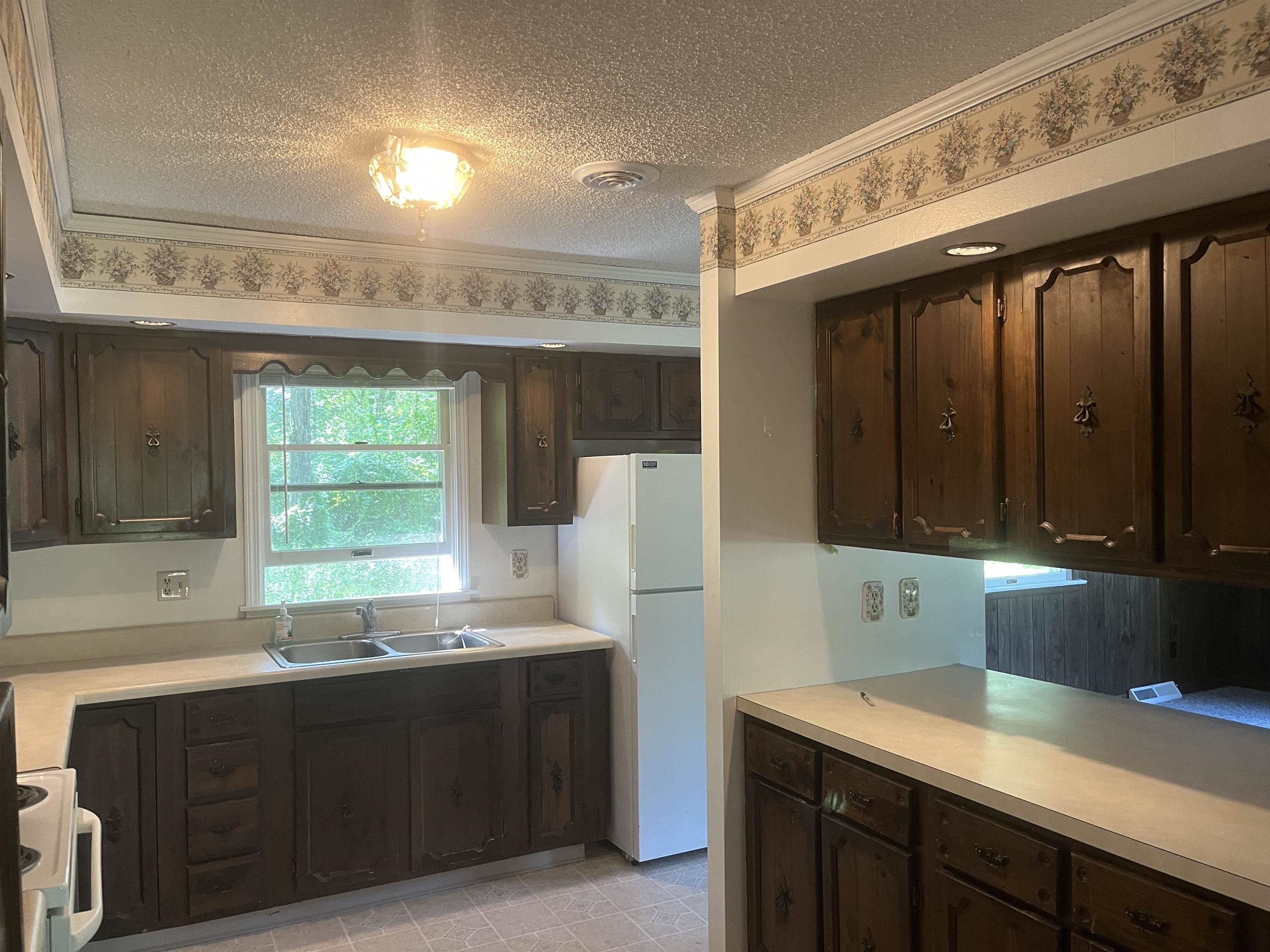 2354 E Huron Property Photo 6