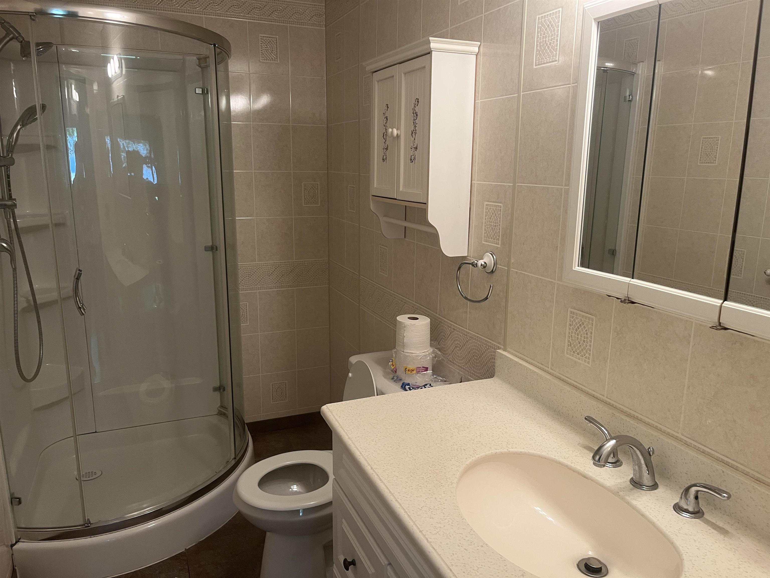 2354 E Huron Property Photo 9