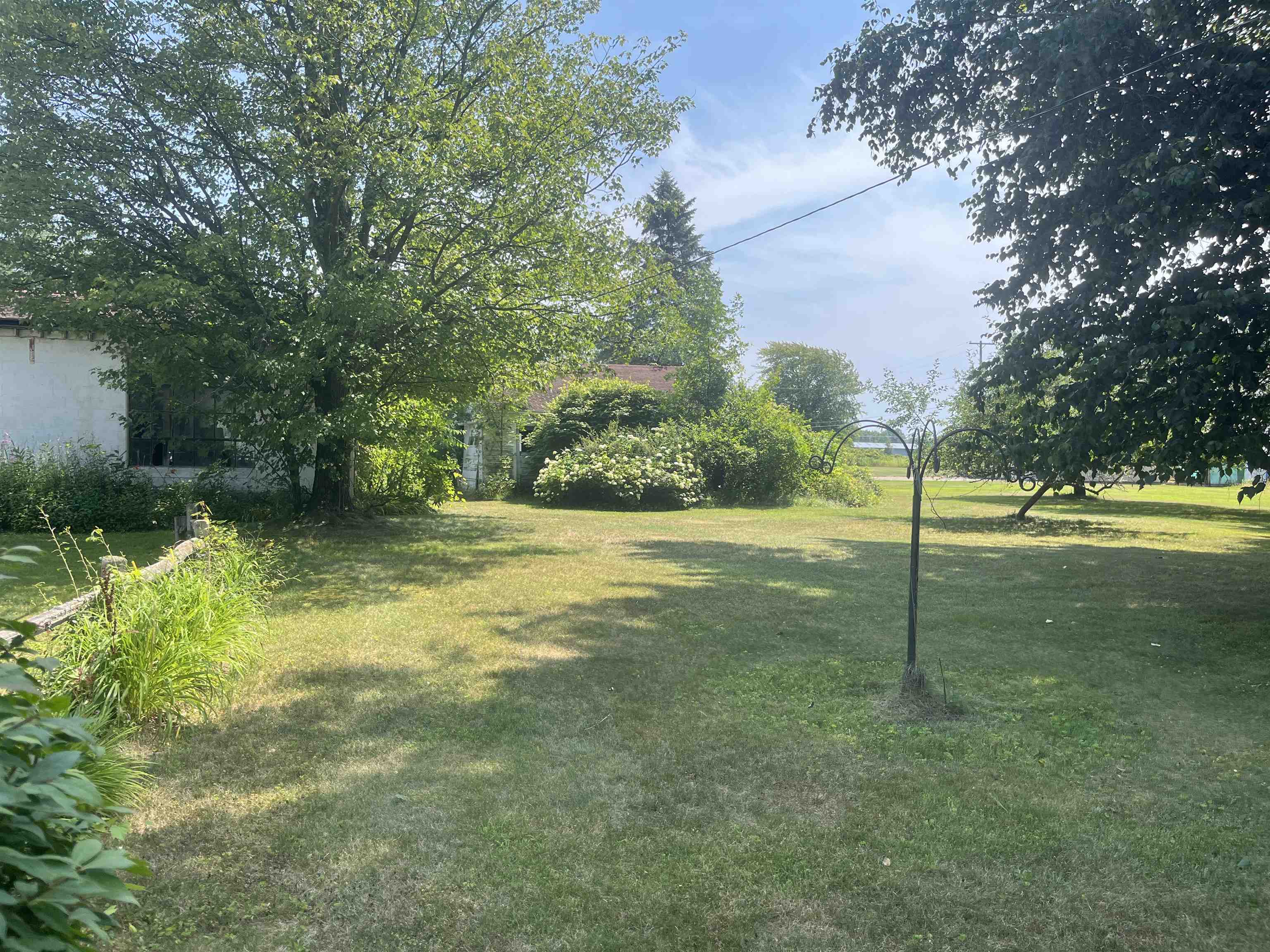2354 E Huron Property Photo 19