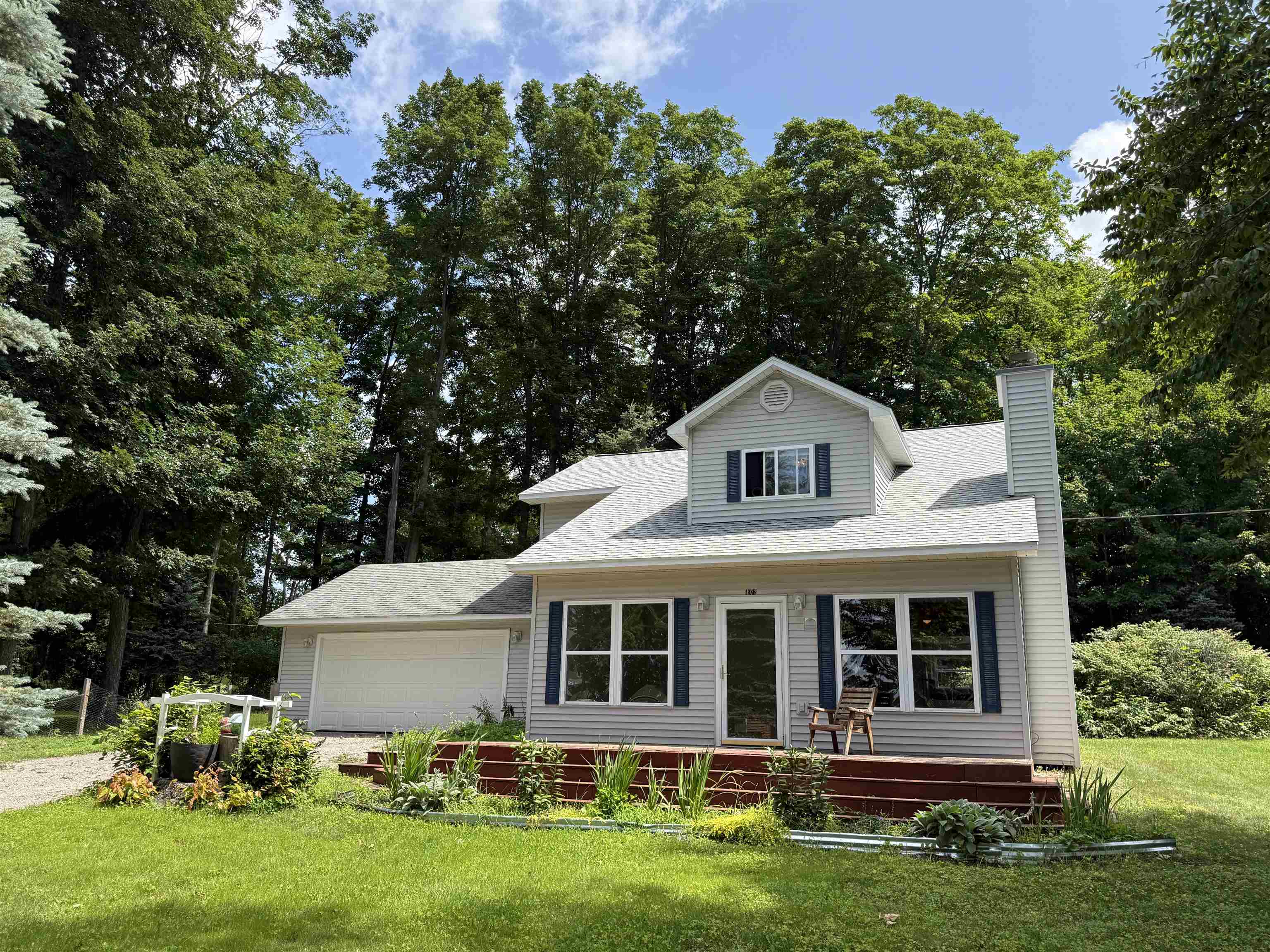 4972 Ne E Shore Drive Property Photo 1