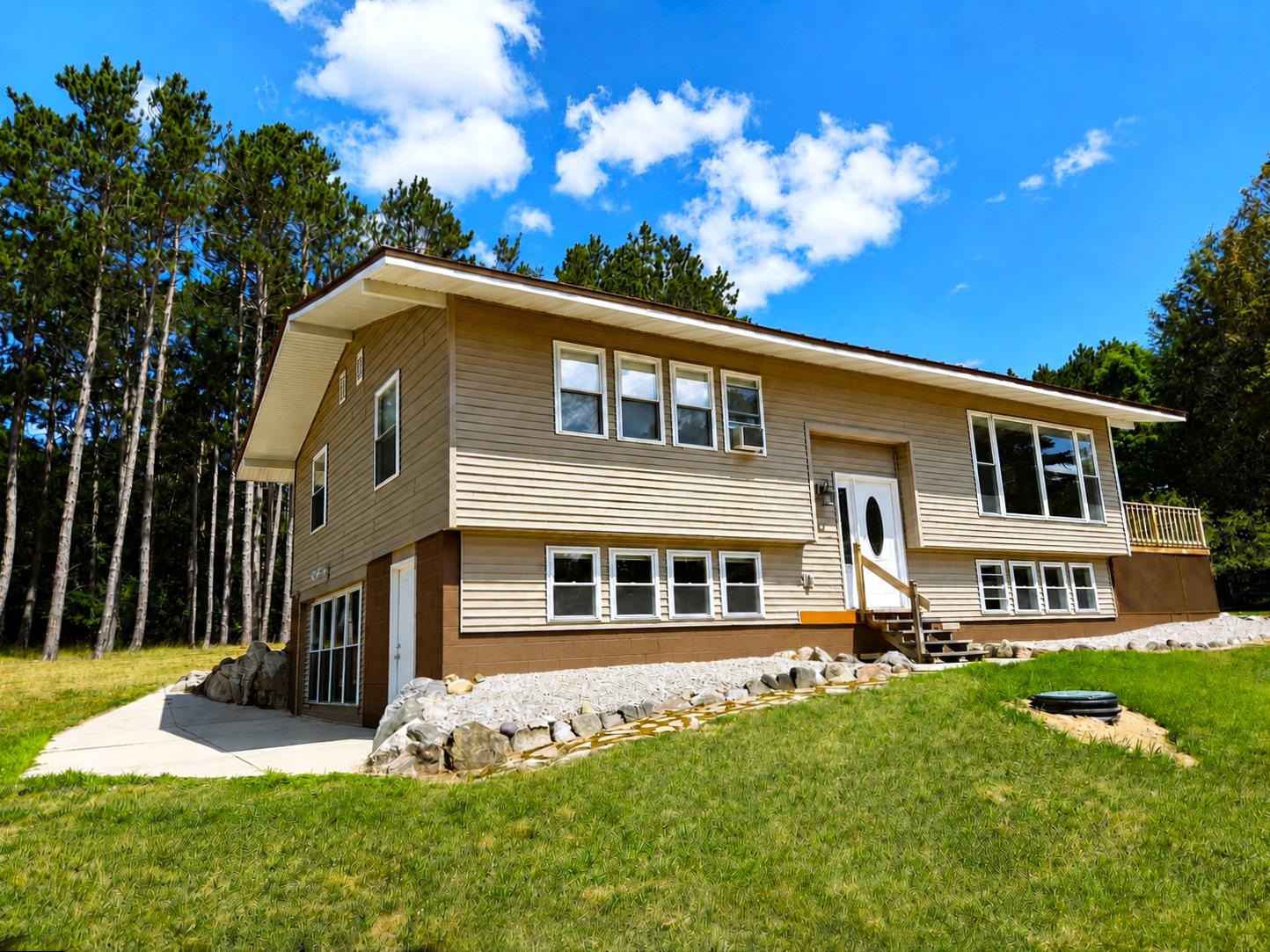 17685 Meceola Road Property Photo 1