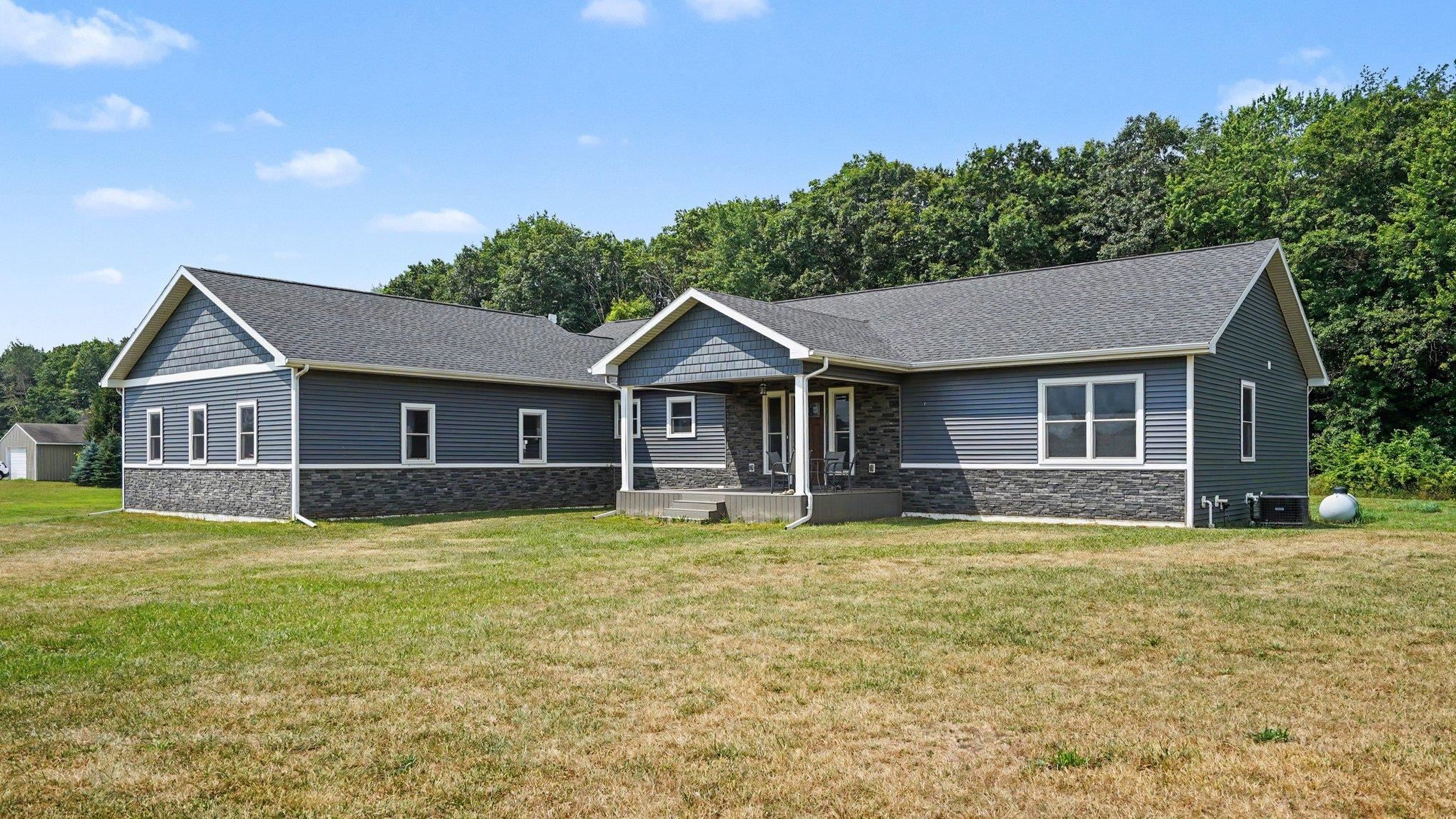 5819 Horse Creek Property Photo 1