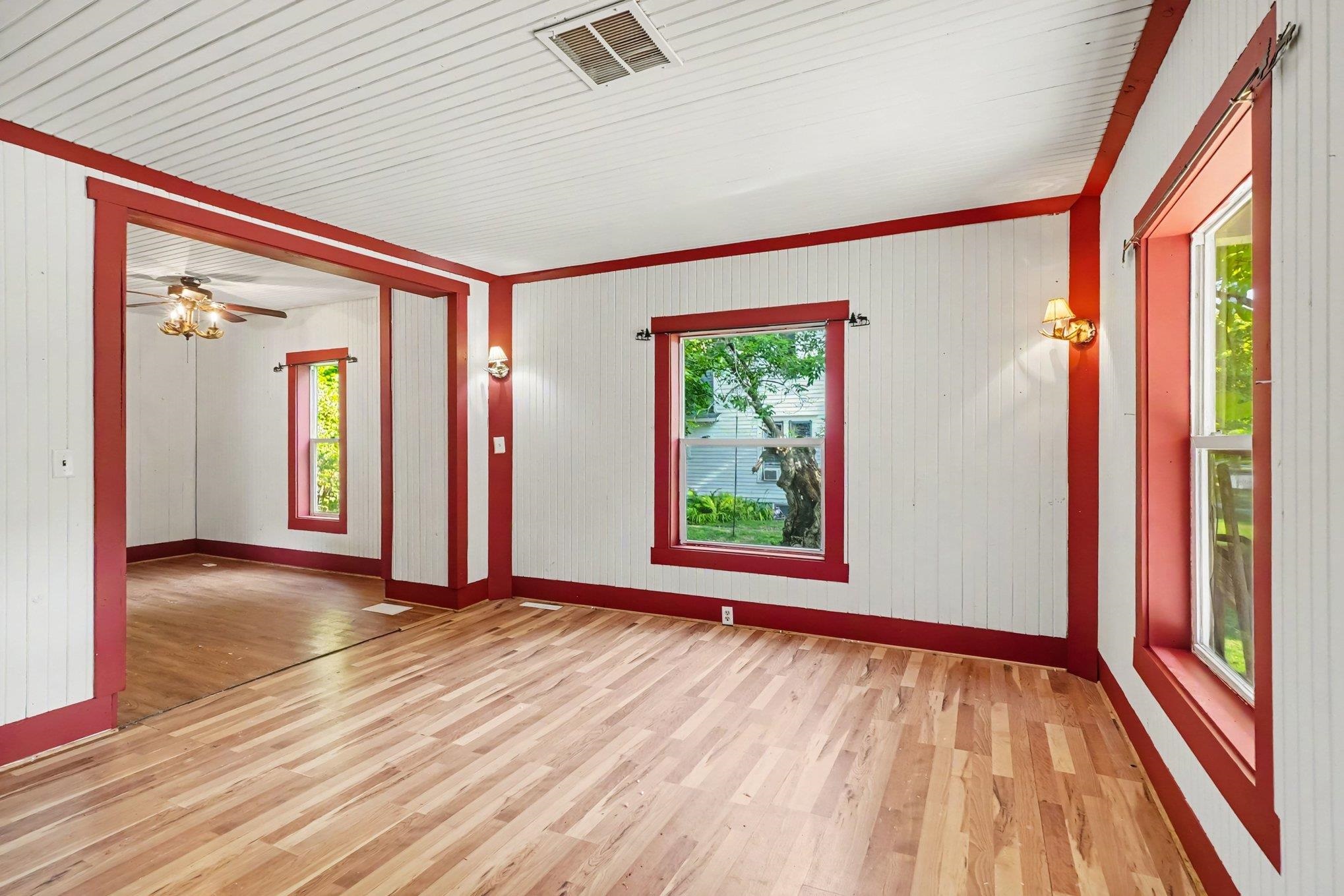 512 S Kinney Avenue Property Photo 4