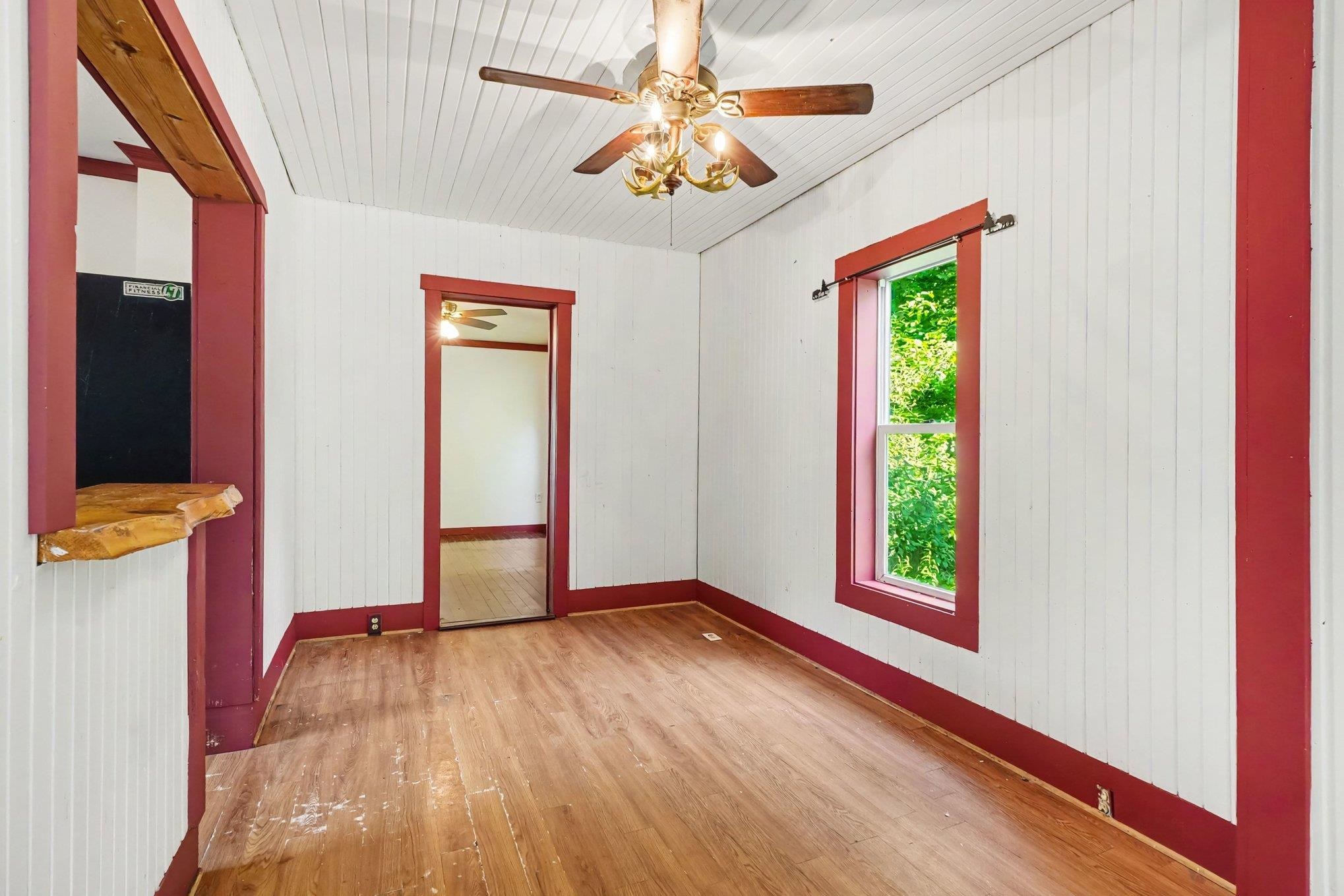 512 S Kinney Avenue Property Photo 6