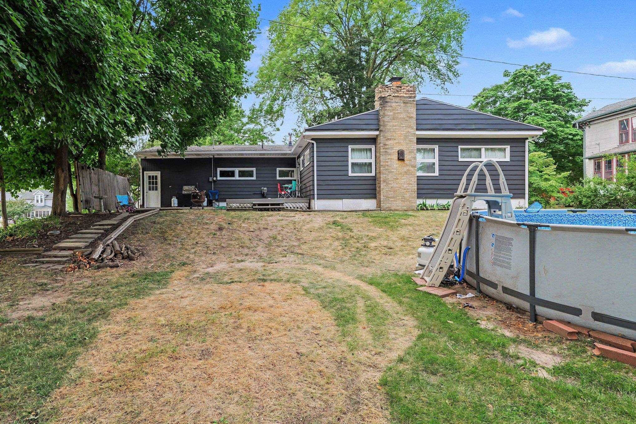422 W Center Property Photo 3