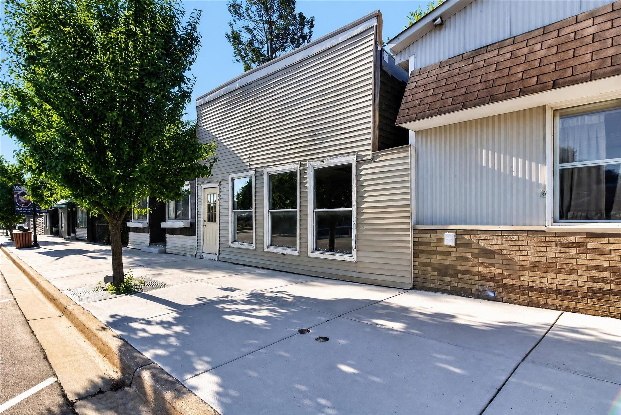 235 W Wright Avenue Property Photo 4