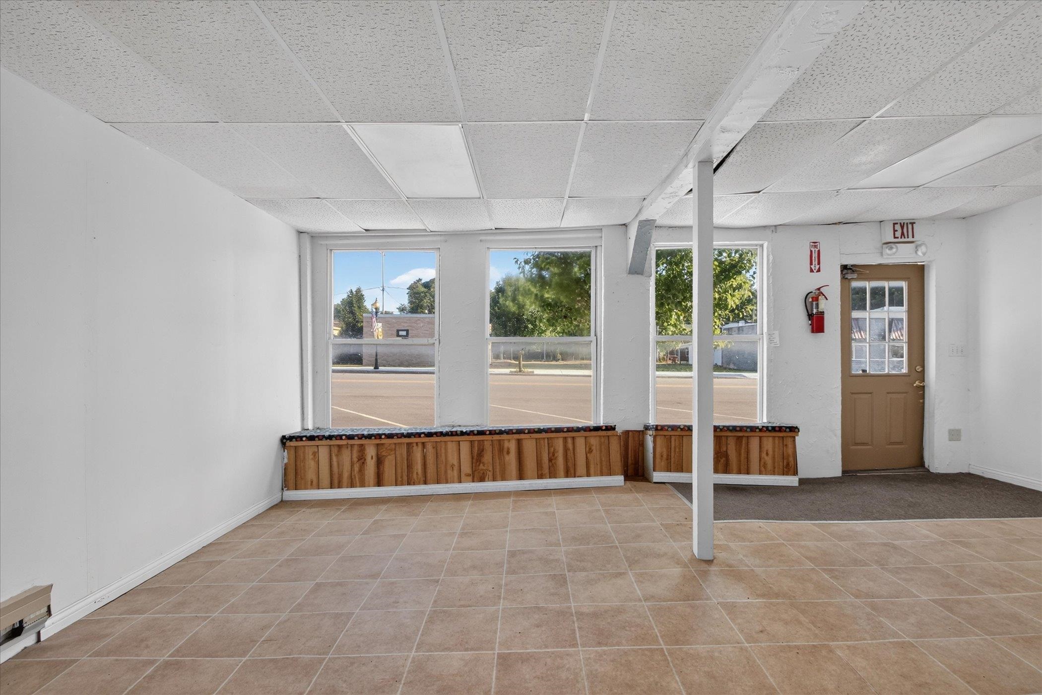 235 W Wright Avenue Property Photo 8
