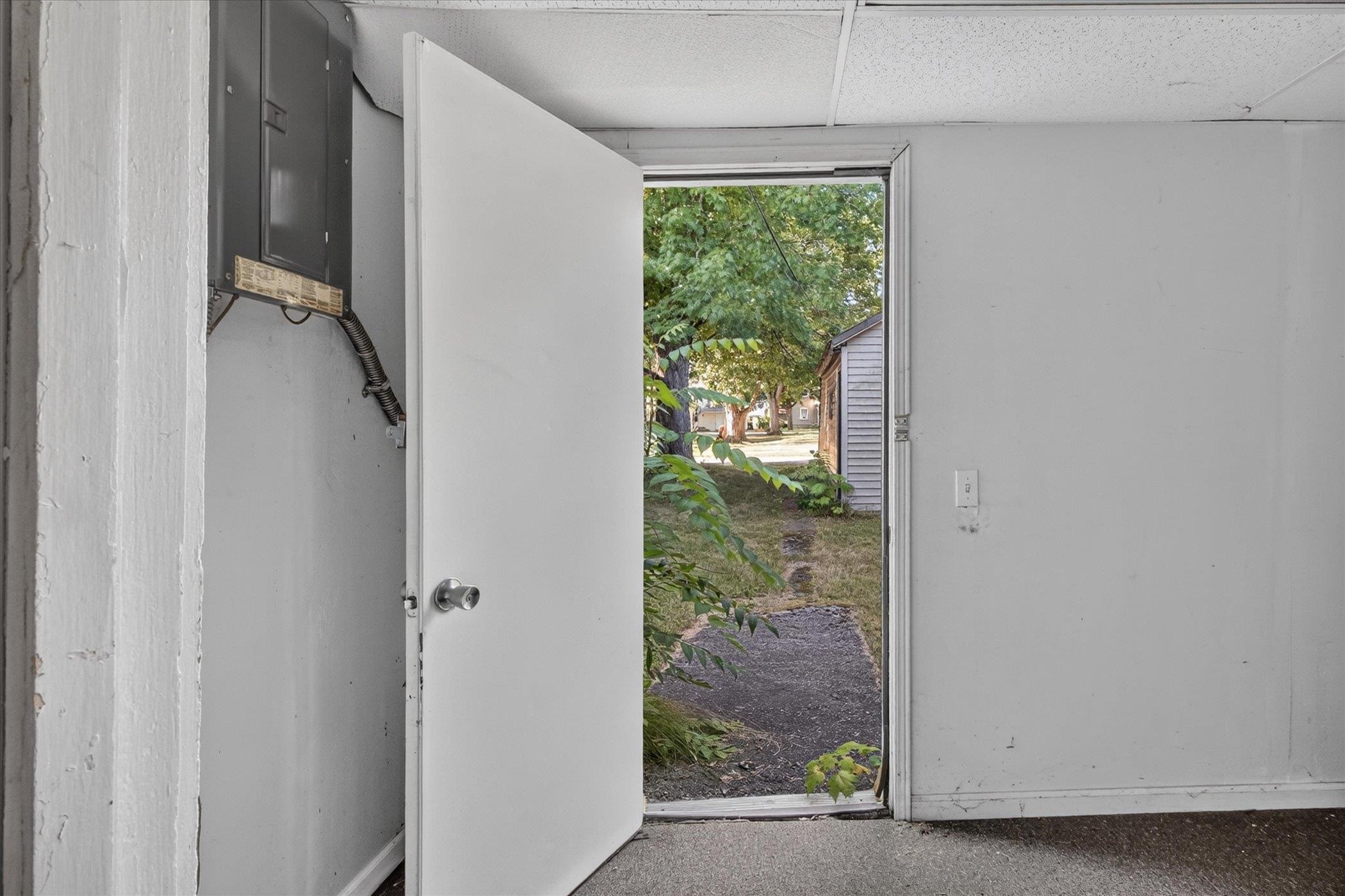 235 W Wright Avenue Property Photo 11