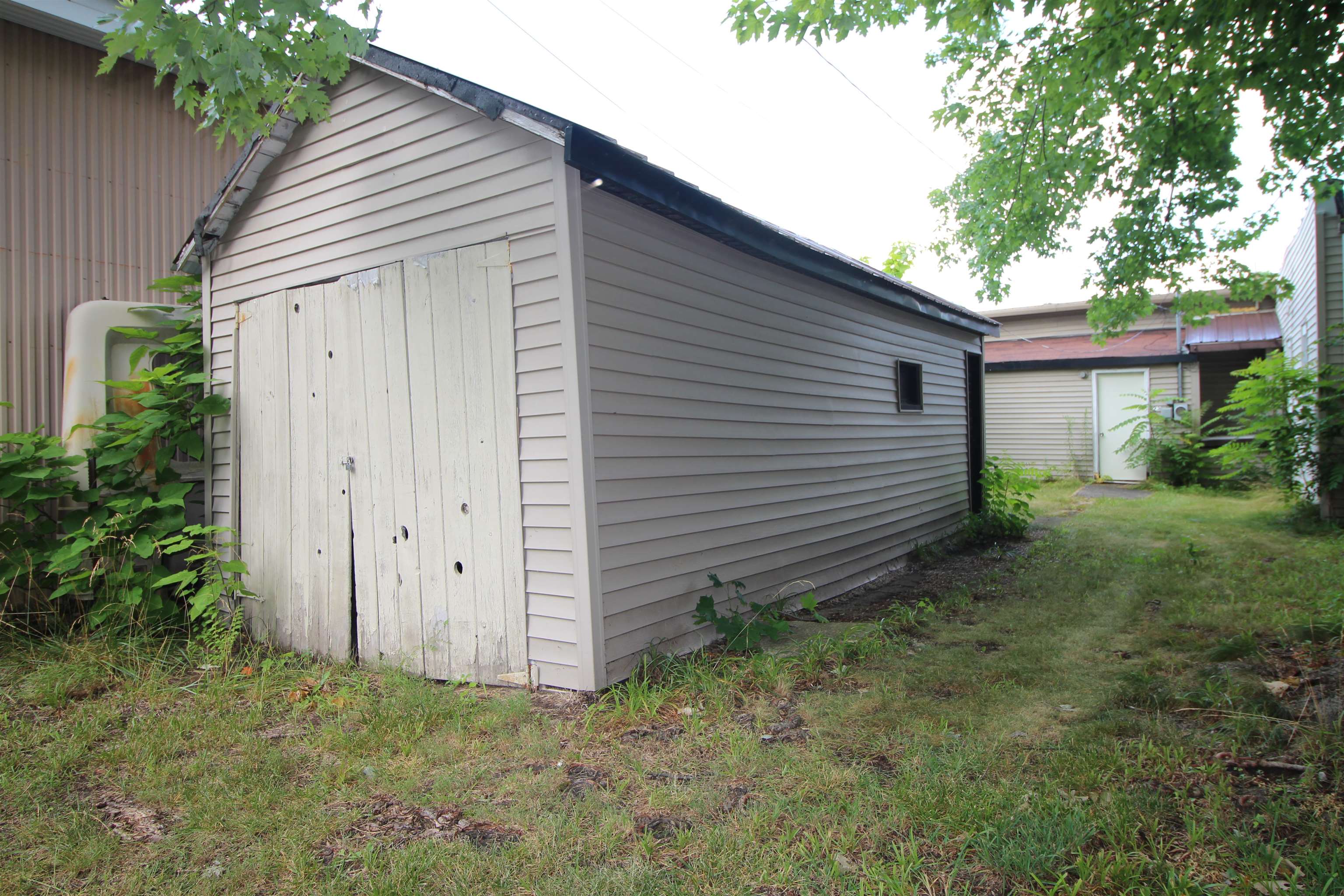 235 W Wright Avenue Property Photo 16
