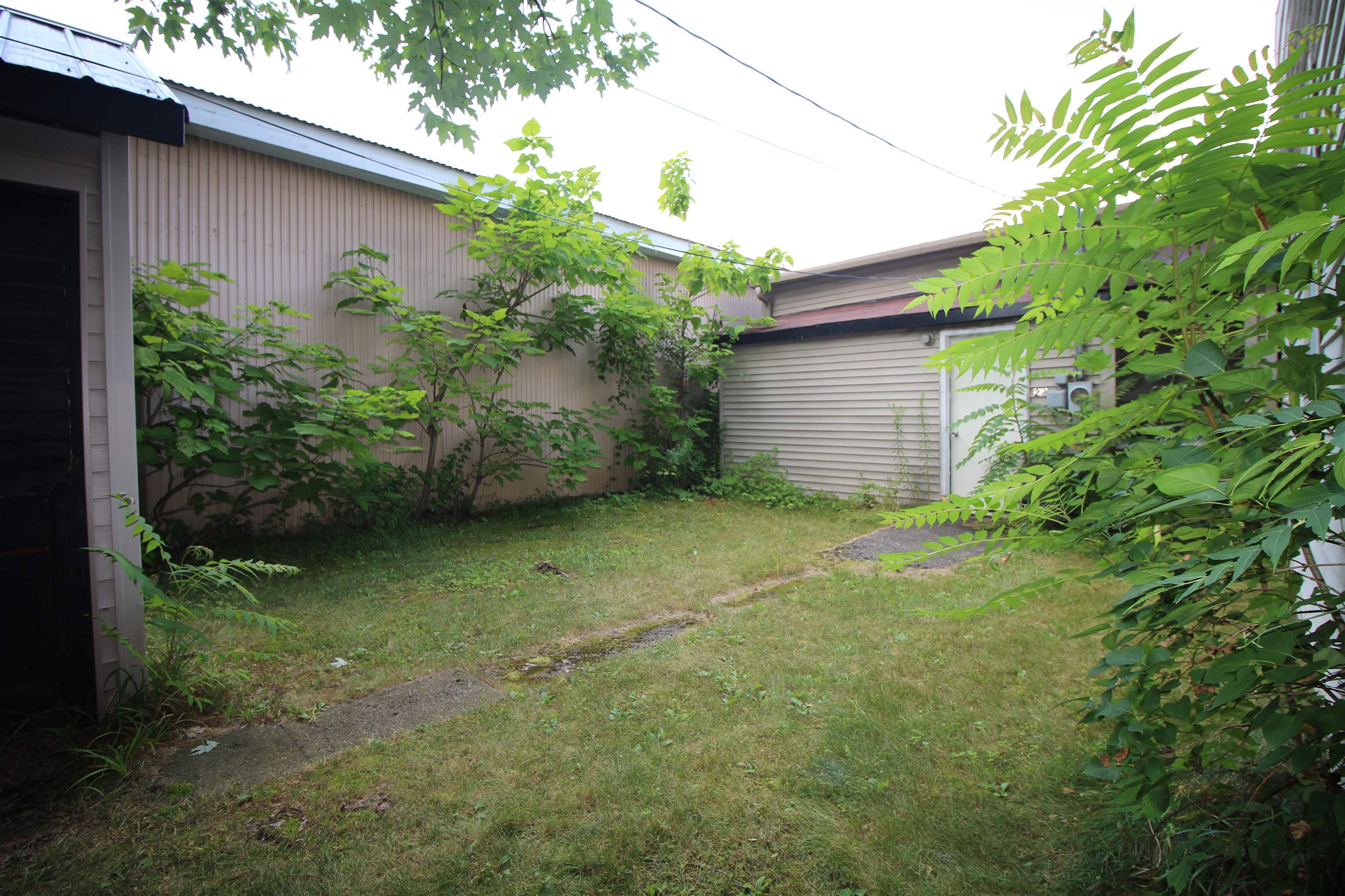 235 W Wright Avenue Property Photo 17