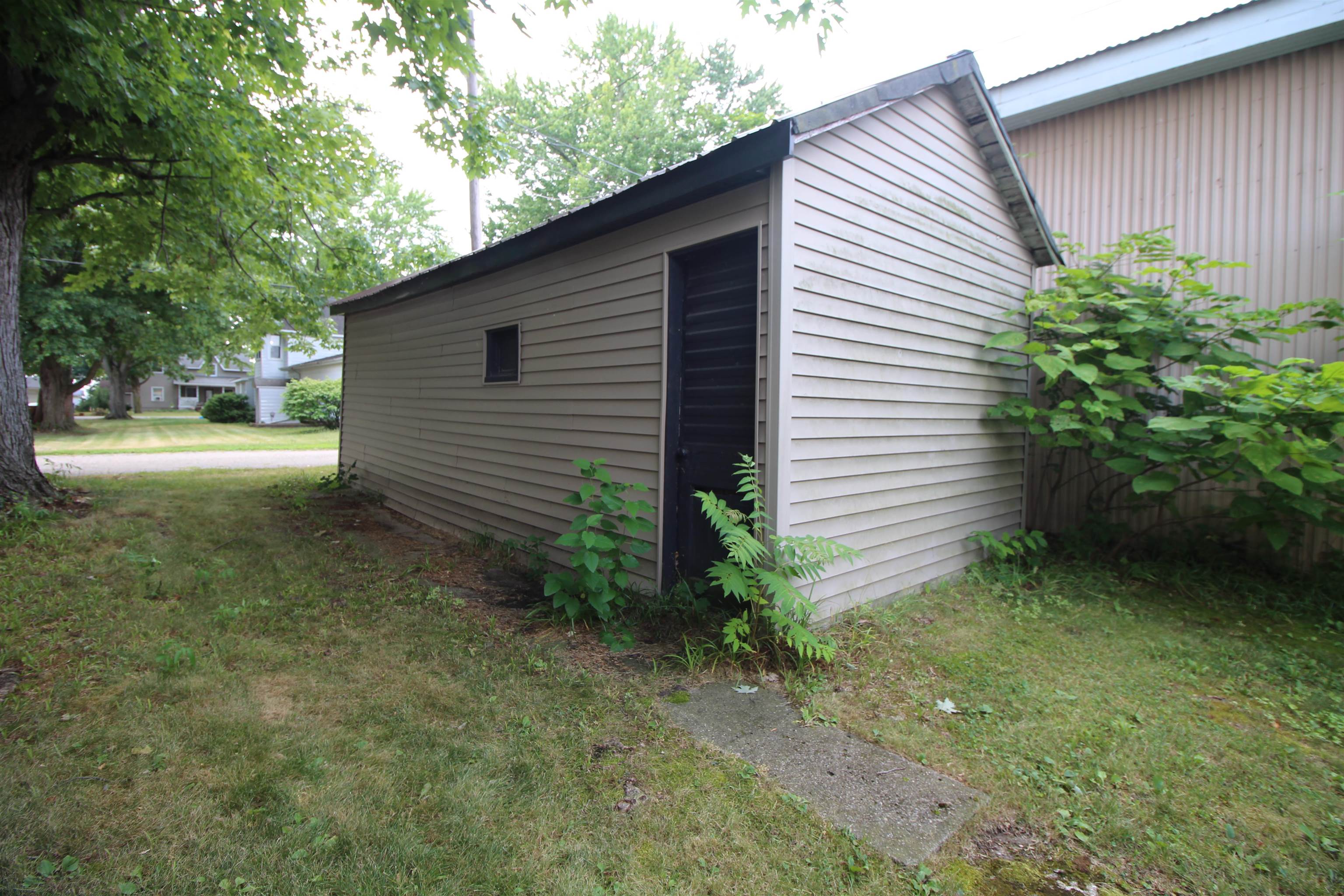 235 W Wright Avenue Property Photo 18