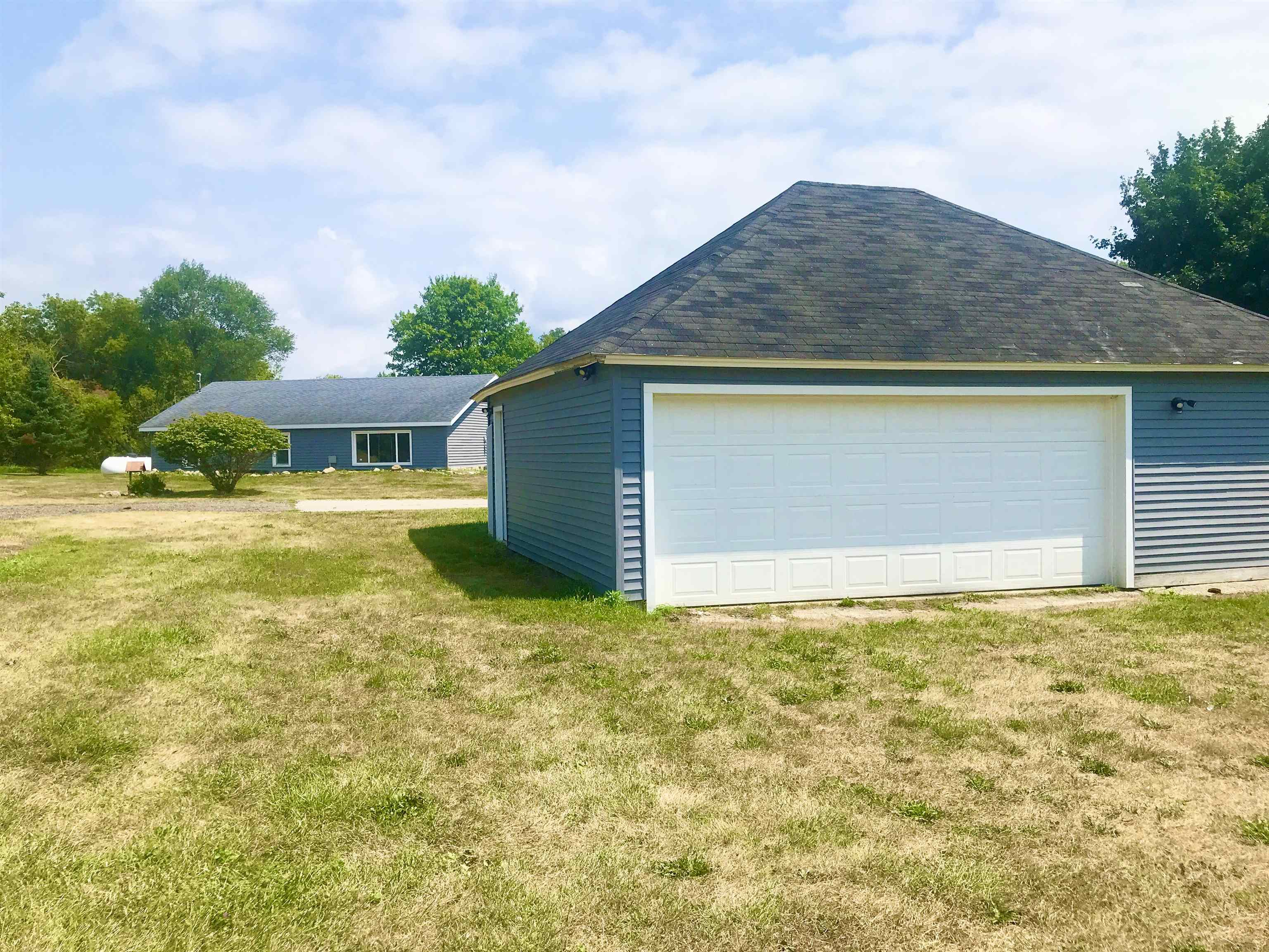 4996 N Alger Road Property Photo 1