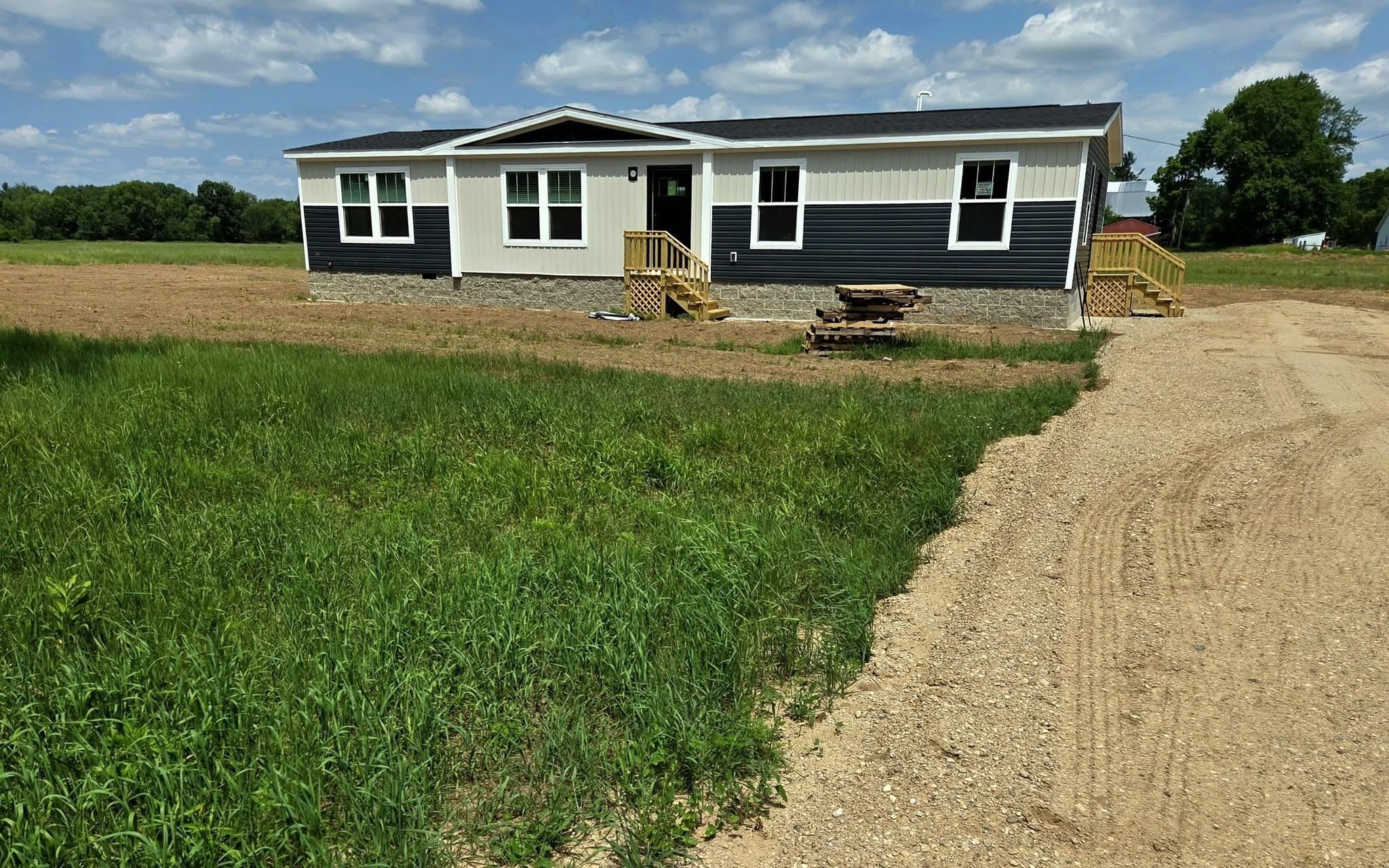 19068 W Yankee Road Property Photo 2