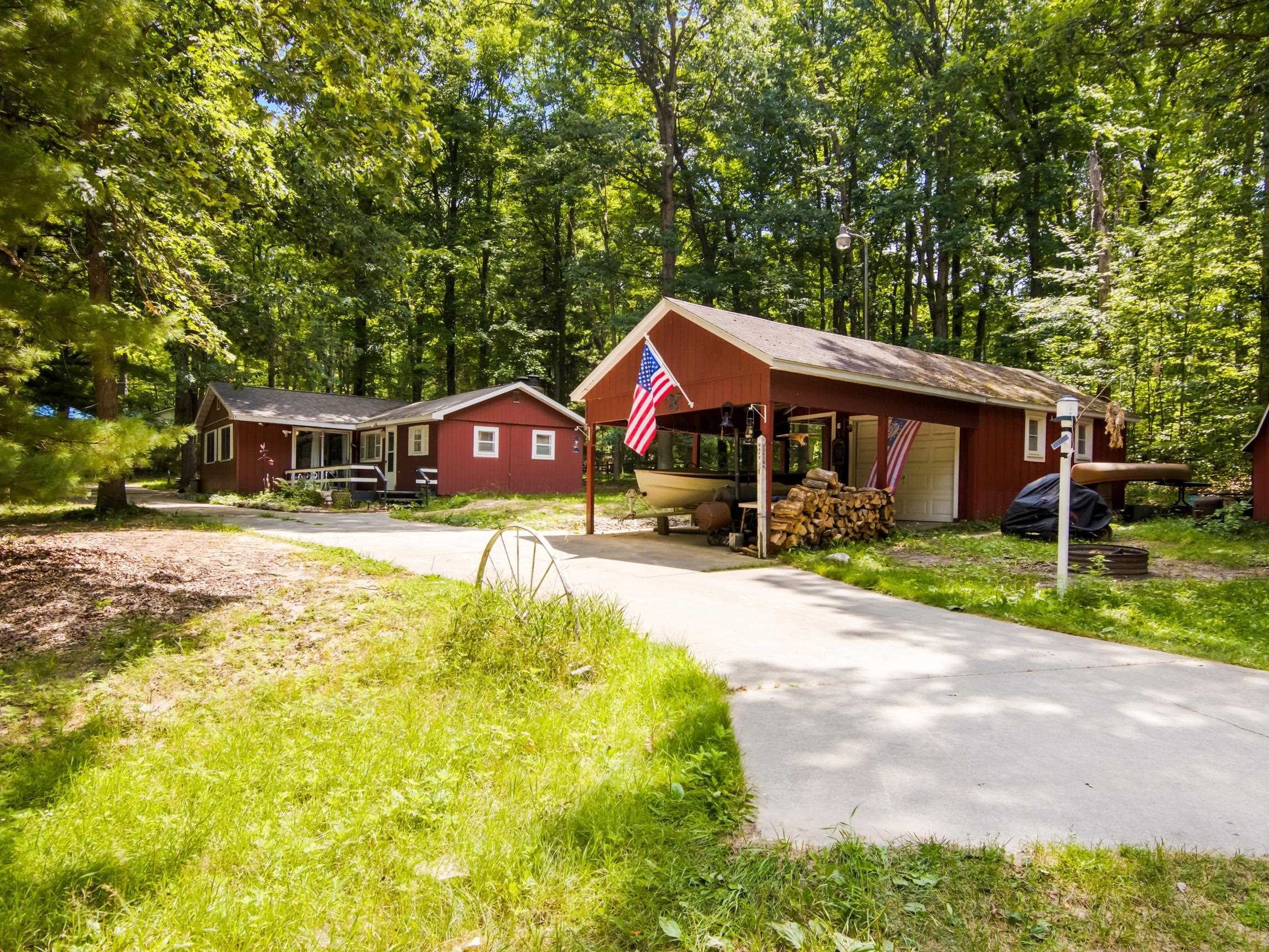 4883 Poplar Drive Property Photo 1