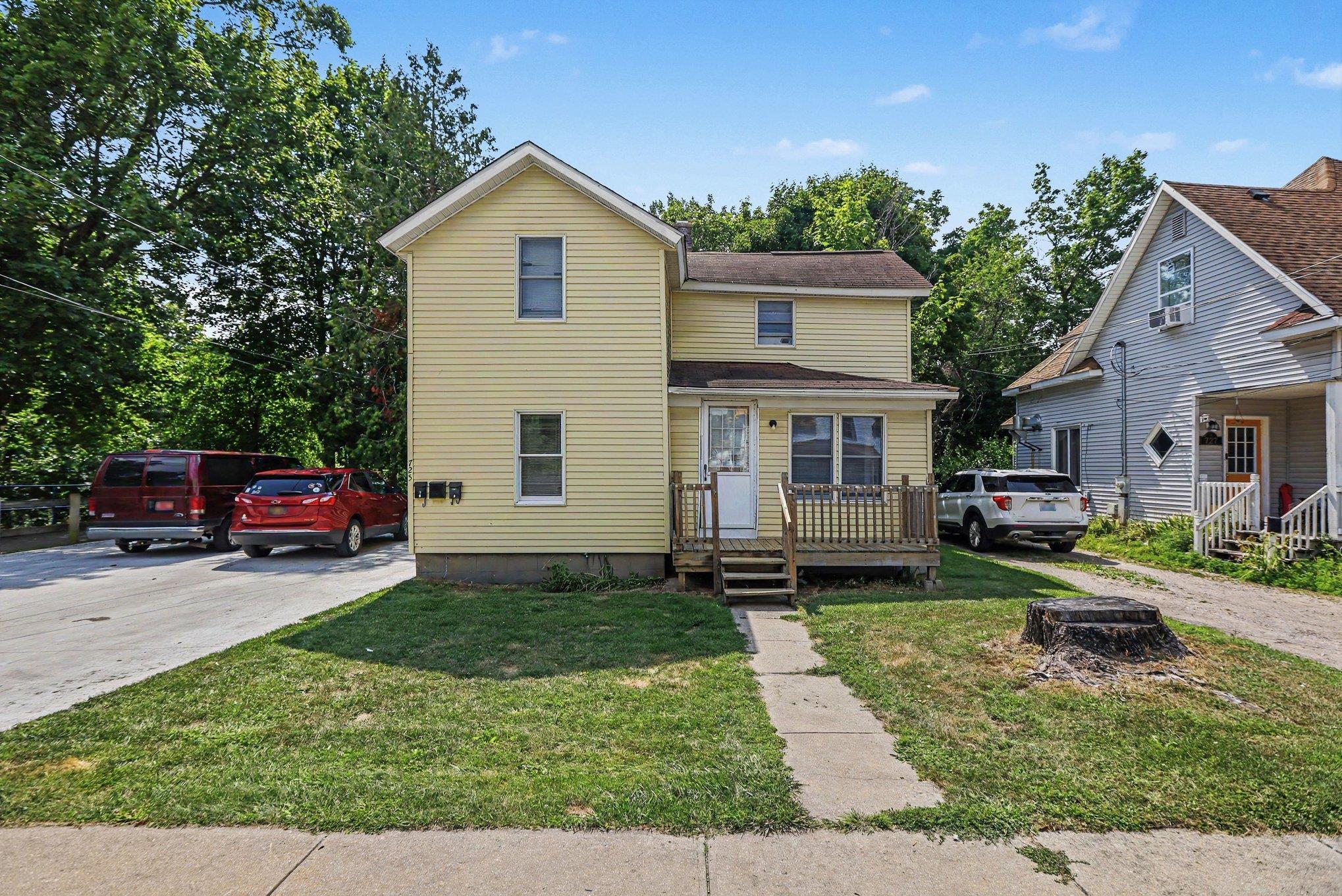 725 N Lake Street Property Photo 1