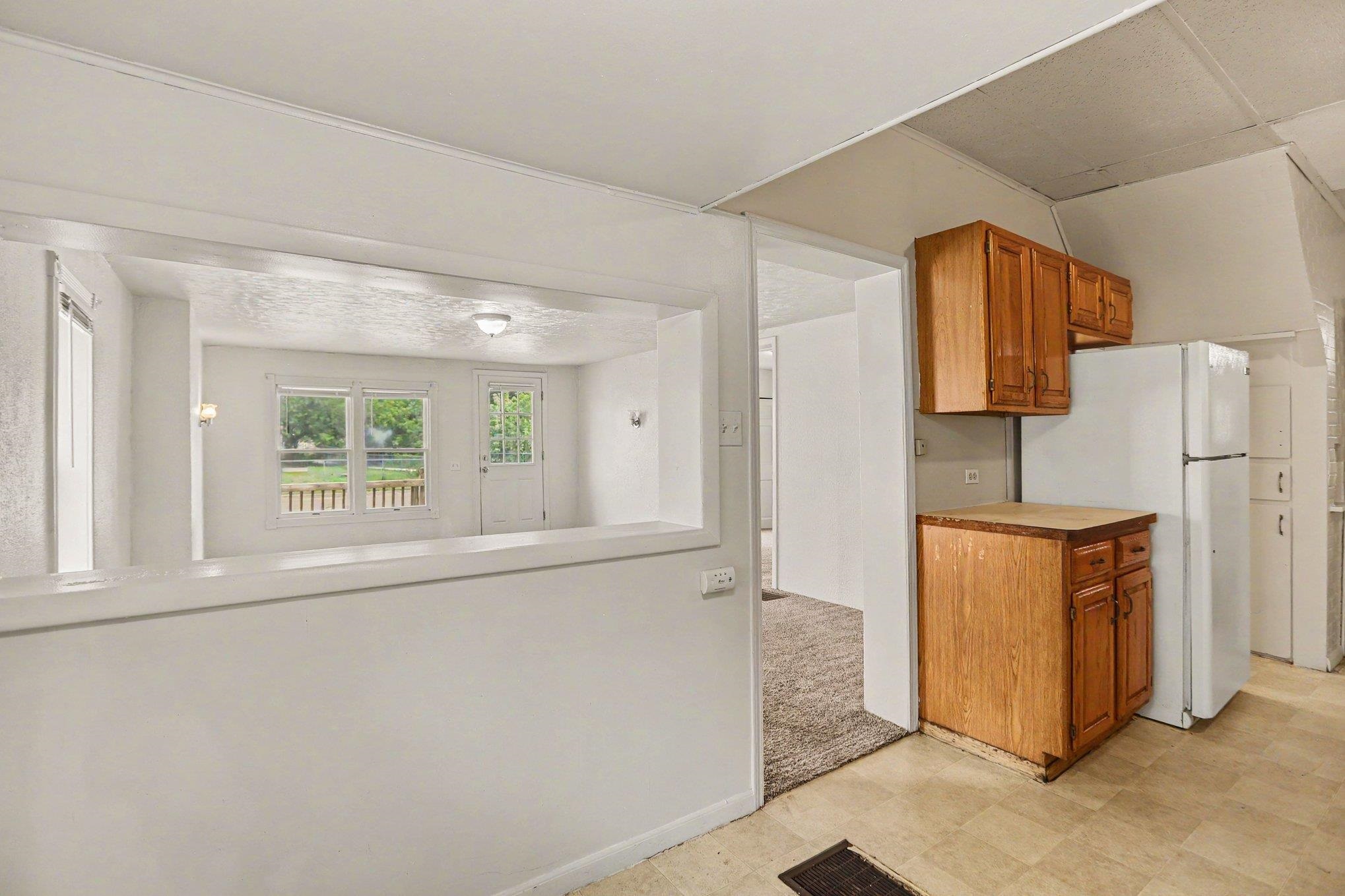 725 N Lake Street Property Photo 7