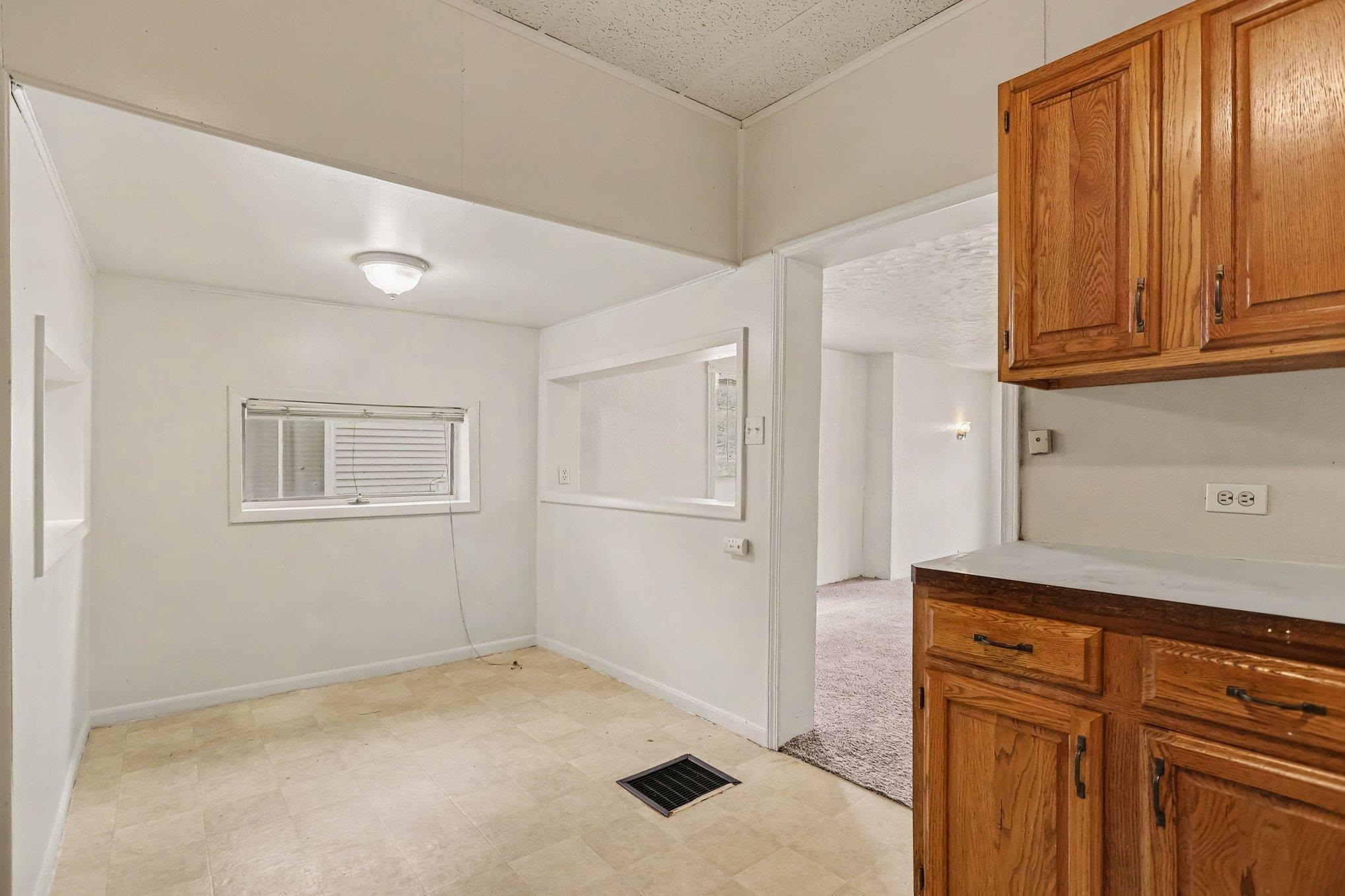 725 N Lake Street Property Photo 8