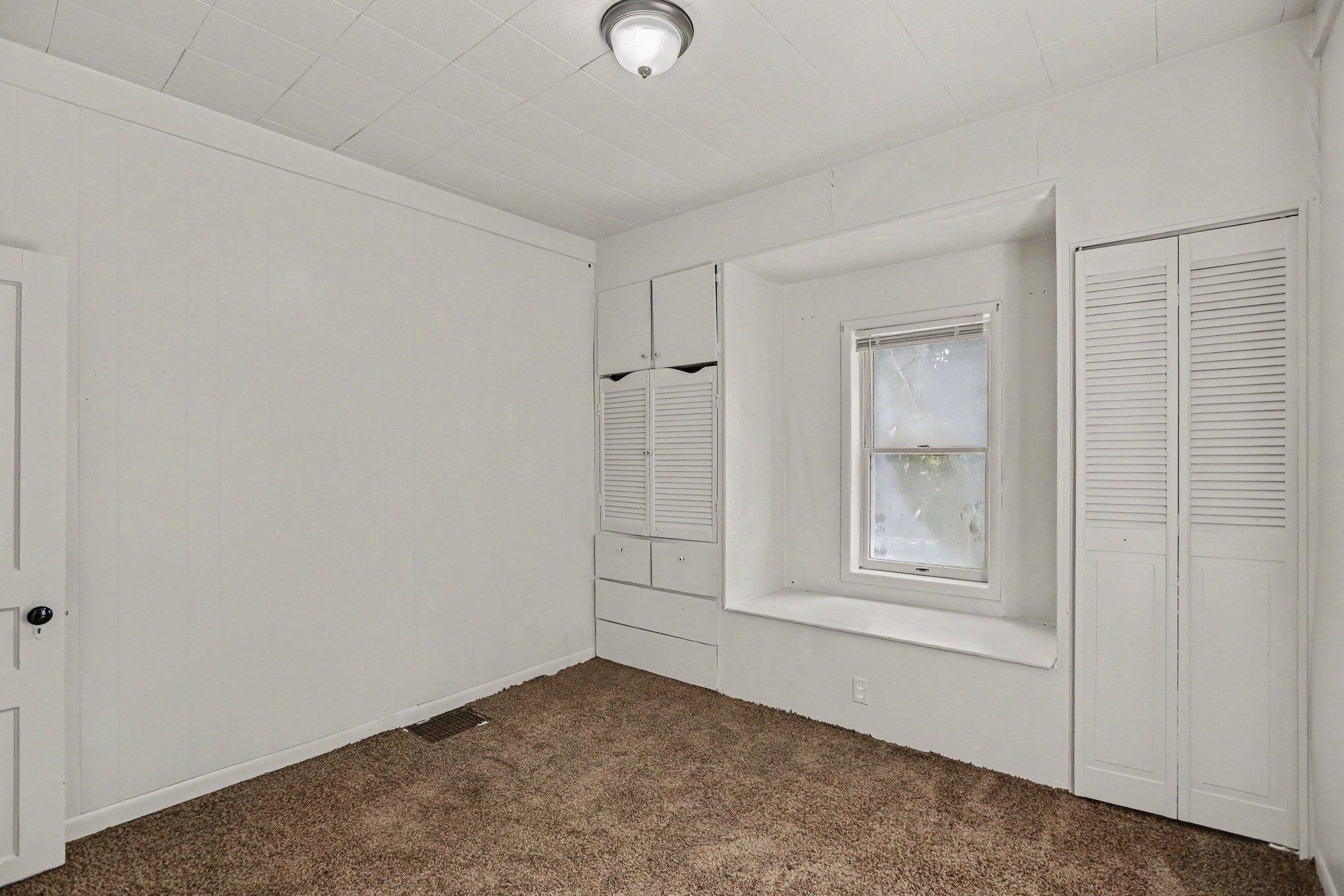 725 N Lake Street Property Photo 18