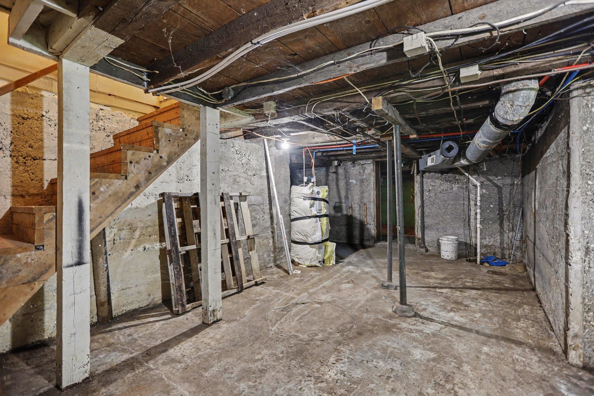 725 N Lake Street Property Photo 23