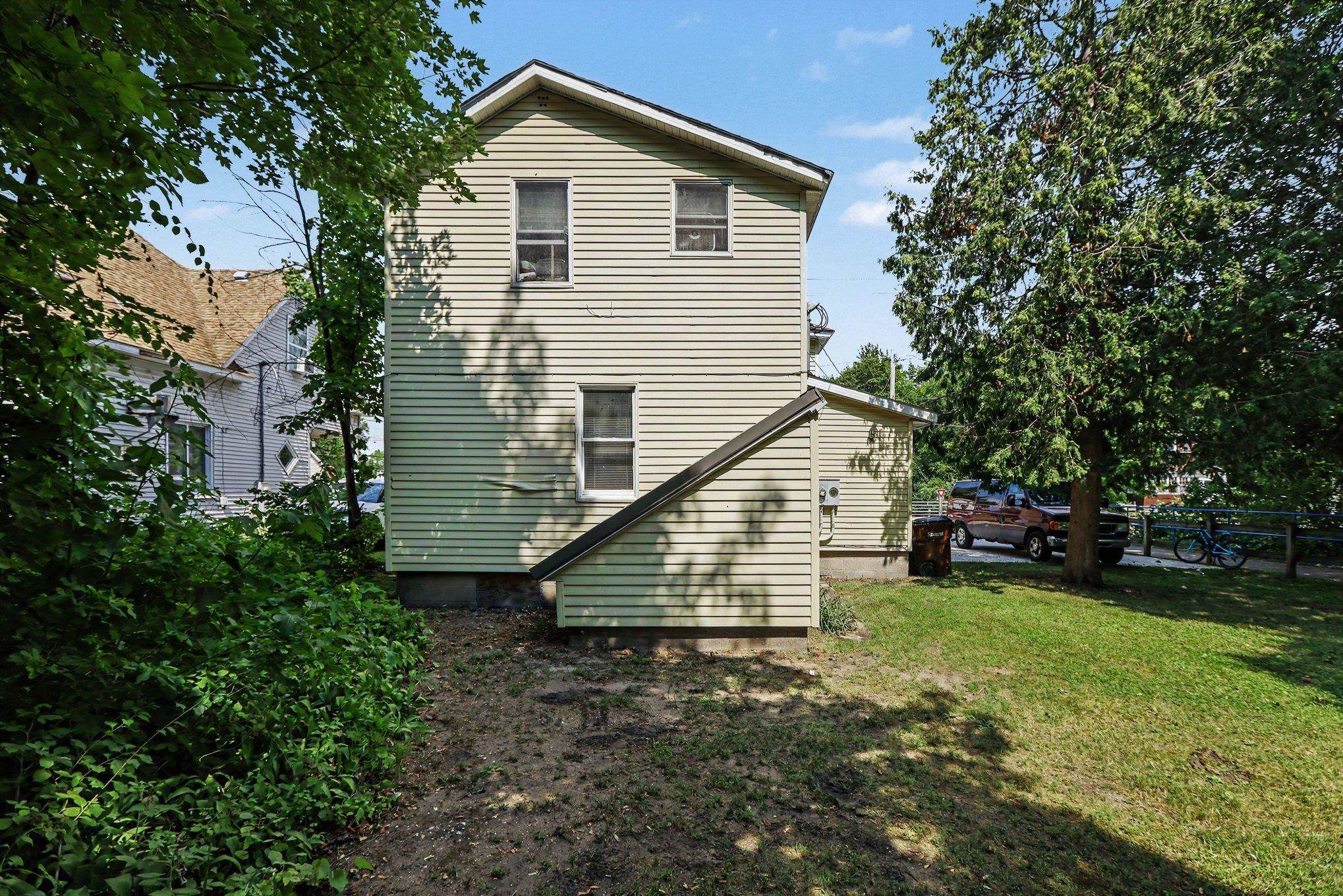 725 N Lake Street Property Photo 24